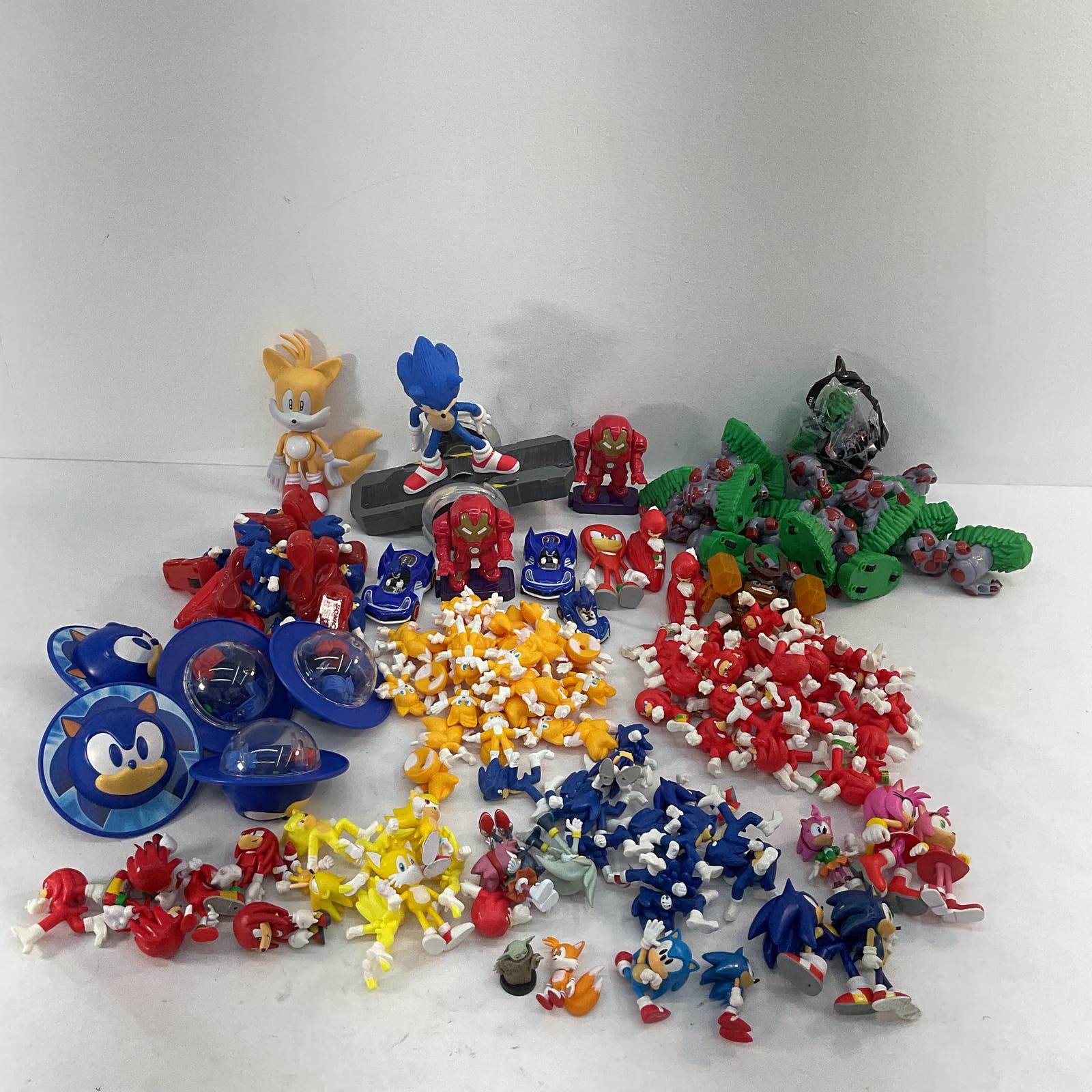 Sonic knuckles toy lot remote control loot crate figurine on sale collectible tails sega