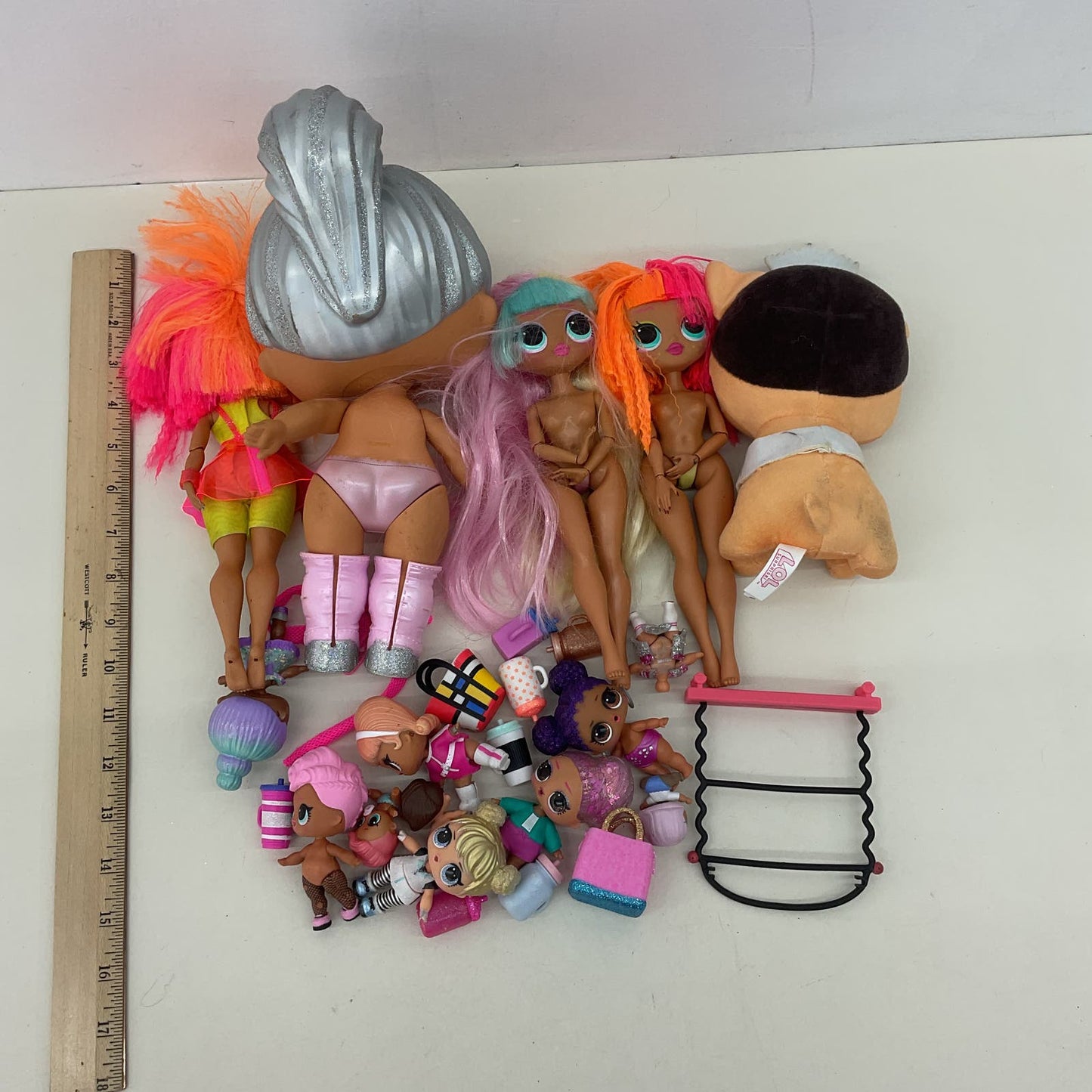 MGA Fashion Doll Mixed LOT LOL OMG Surprise Big Lil Sistas Toys Figures Used - Warehouse Toys