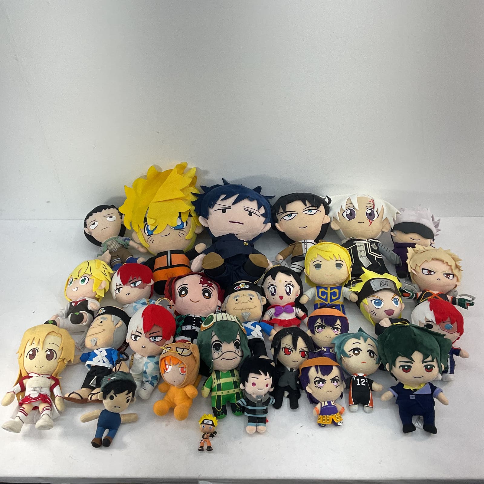 BIG ANIME buy LOT + PLUSH (LOOK AT PHOTOS)