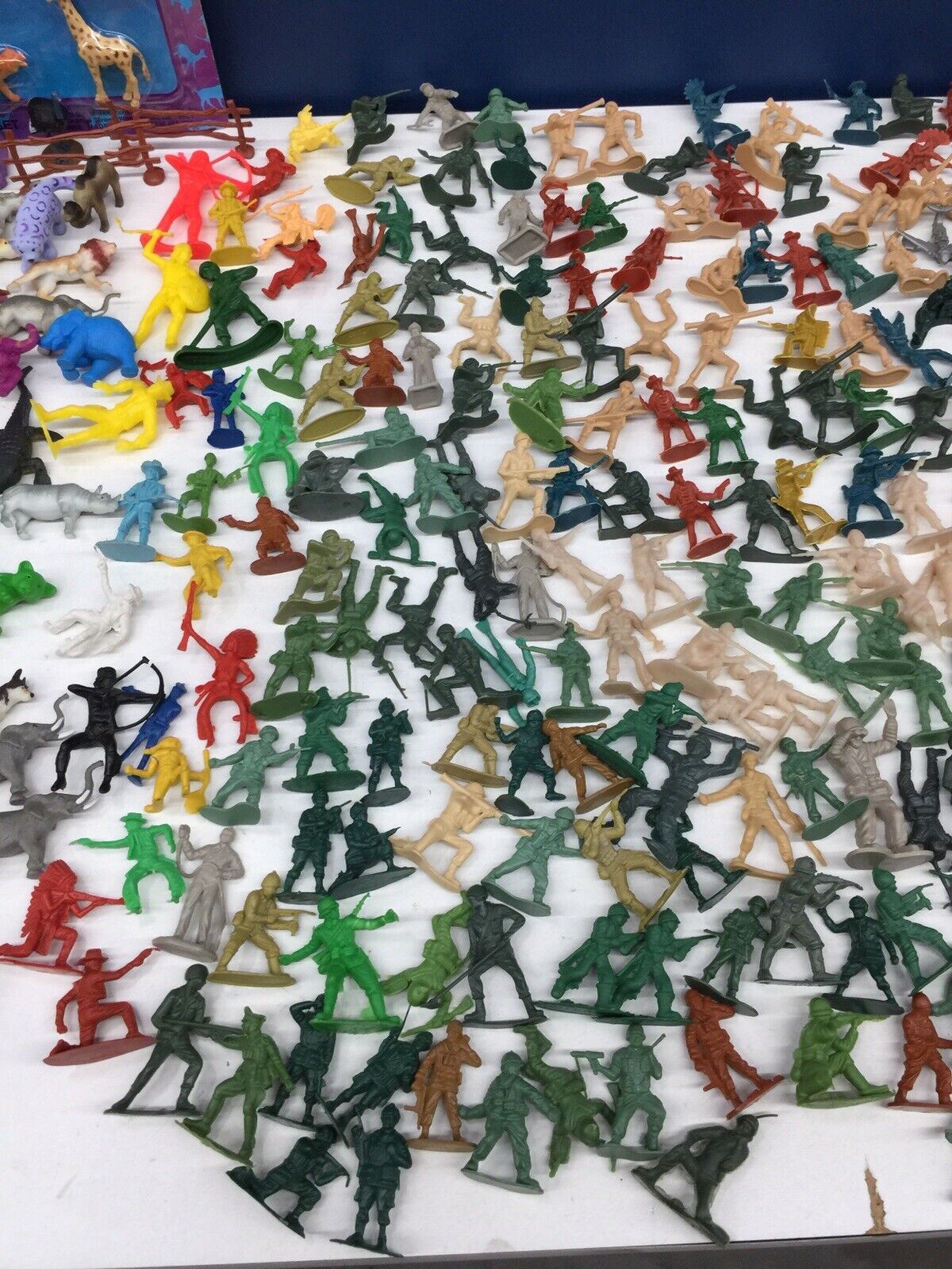 10 Pounds Toy Lot Plastic Animals Army Men Cowboys Horse Pig Tiger Bear Zoo Cow - Warehouse Toys