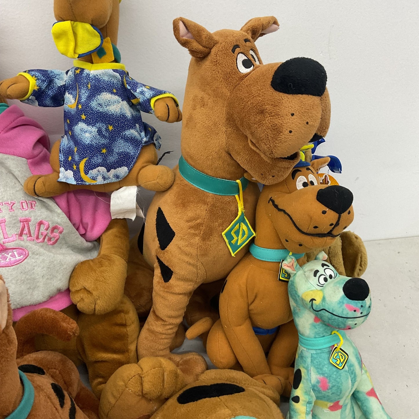 Mixed Preowned LOT 12 lbs WB Hanna Barbera Scooby Doo Character Plush Dolls