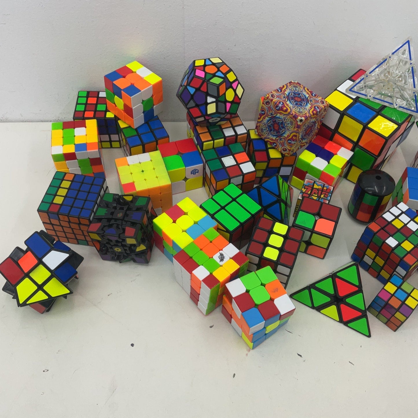 10 lbs Preowned Rubik's Cube Others Brain Teasers Puzzles Puzzle Twist Cubes LOT - Warehouse Toys