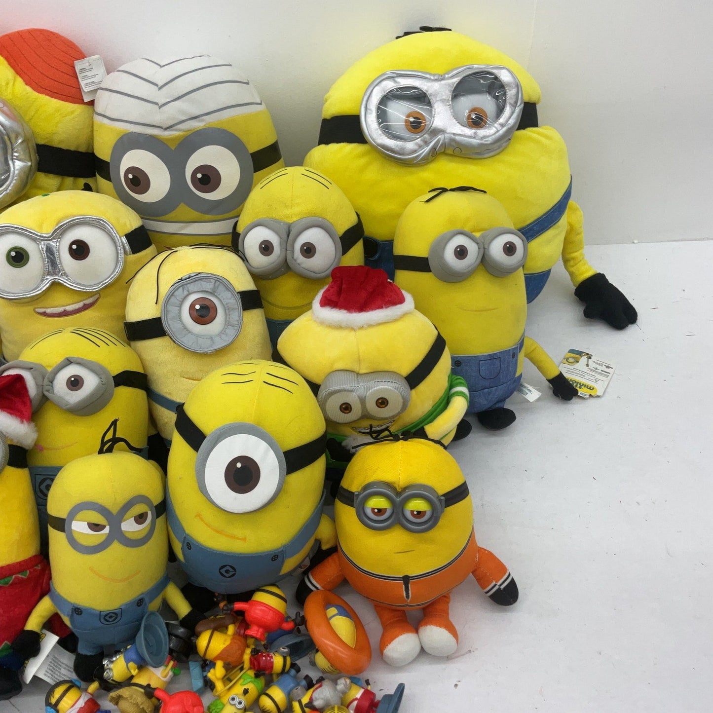 11 lbs Despicable Me Minions Yellow Blue Plush Dolls Stuffed Toy Figures LOT - Warehouse Toys