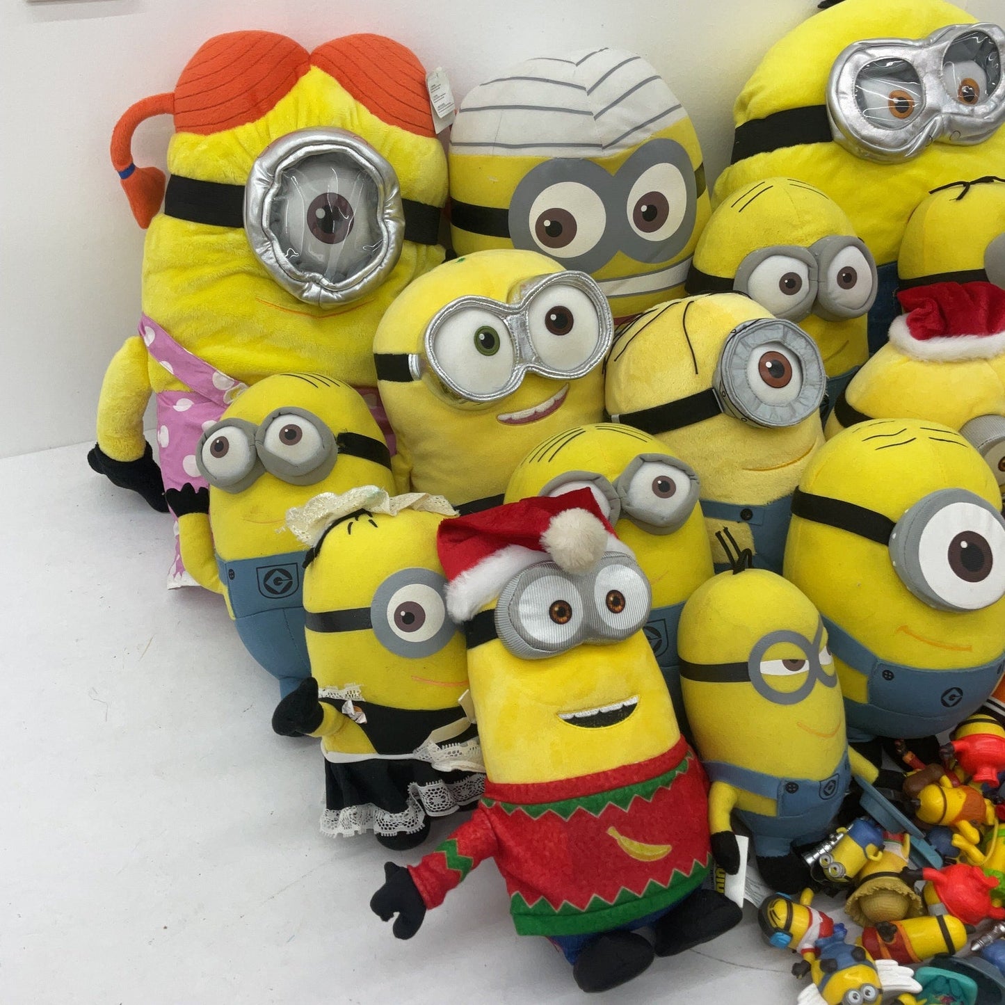 11 lbs Despicable Me Minions Yellow Blue Plush Dolls Stuffed Toy Figures LOT - Warehouse Toys