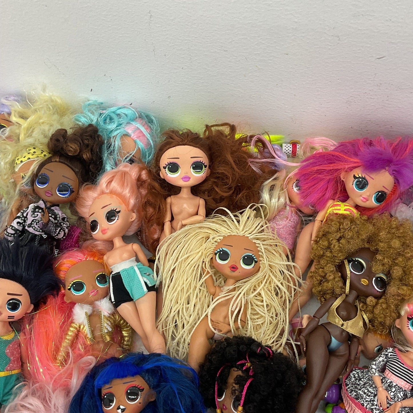 15 lbs LOT MGA LOL OMG Surprise! Fashion Play Dolls Preowned Mixed Toys - Warehouse Toys