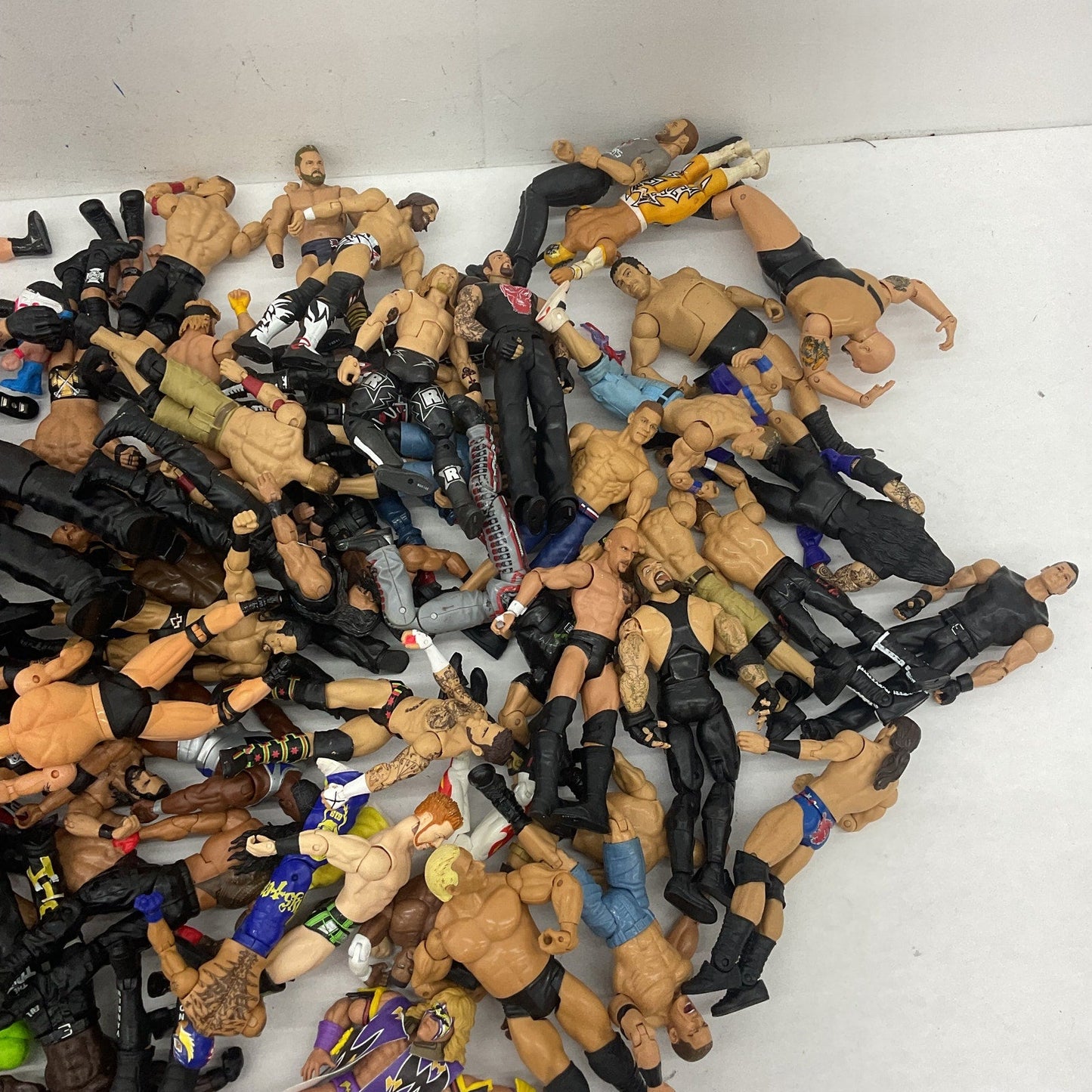 15 lbs WWE WWF WCW Assorted Wrestling Wrestler Action Figures Toys Preowned LOT - Warehouse Toys