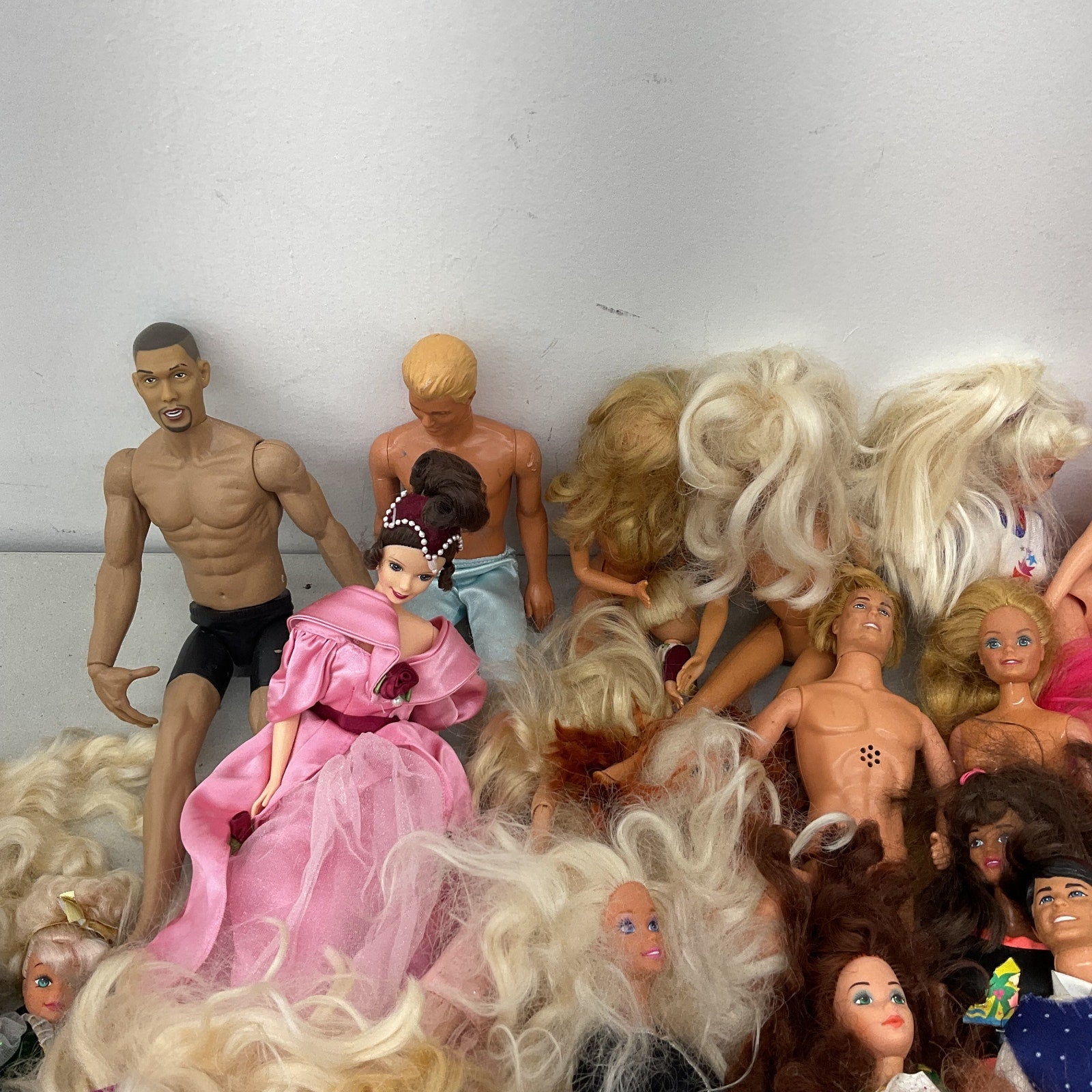 17 lbs LOT Loose Preowned Vintage & Modern Mattel Barbie & Others Fashion Dolls - Warehouse Toys