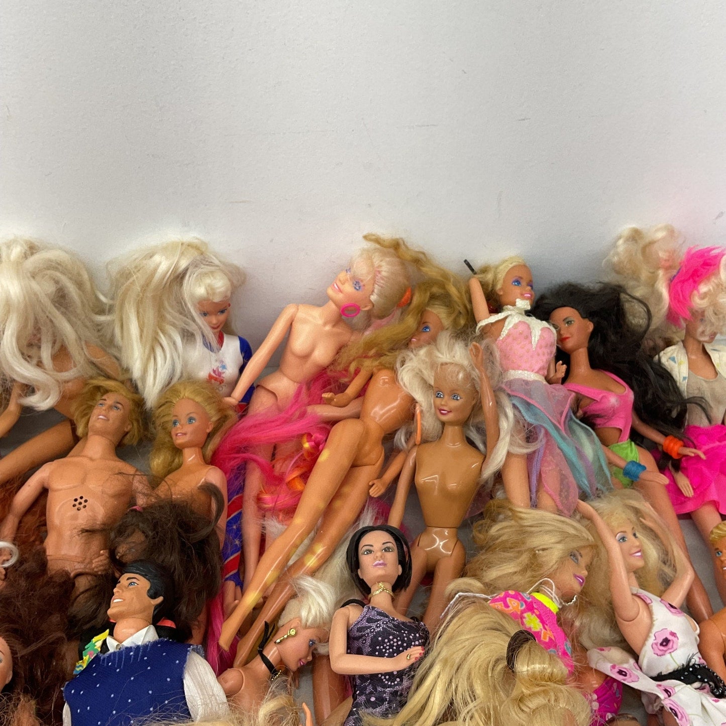 17 lbs LOT Loose Preowned Vintage & Modern Mattel Barbie & Others Fashion Dolls - Warehouse Toys