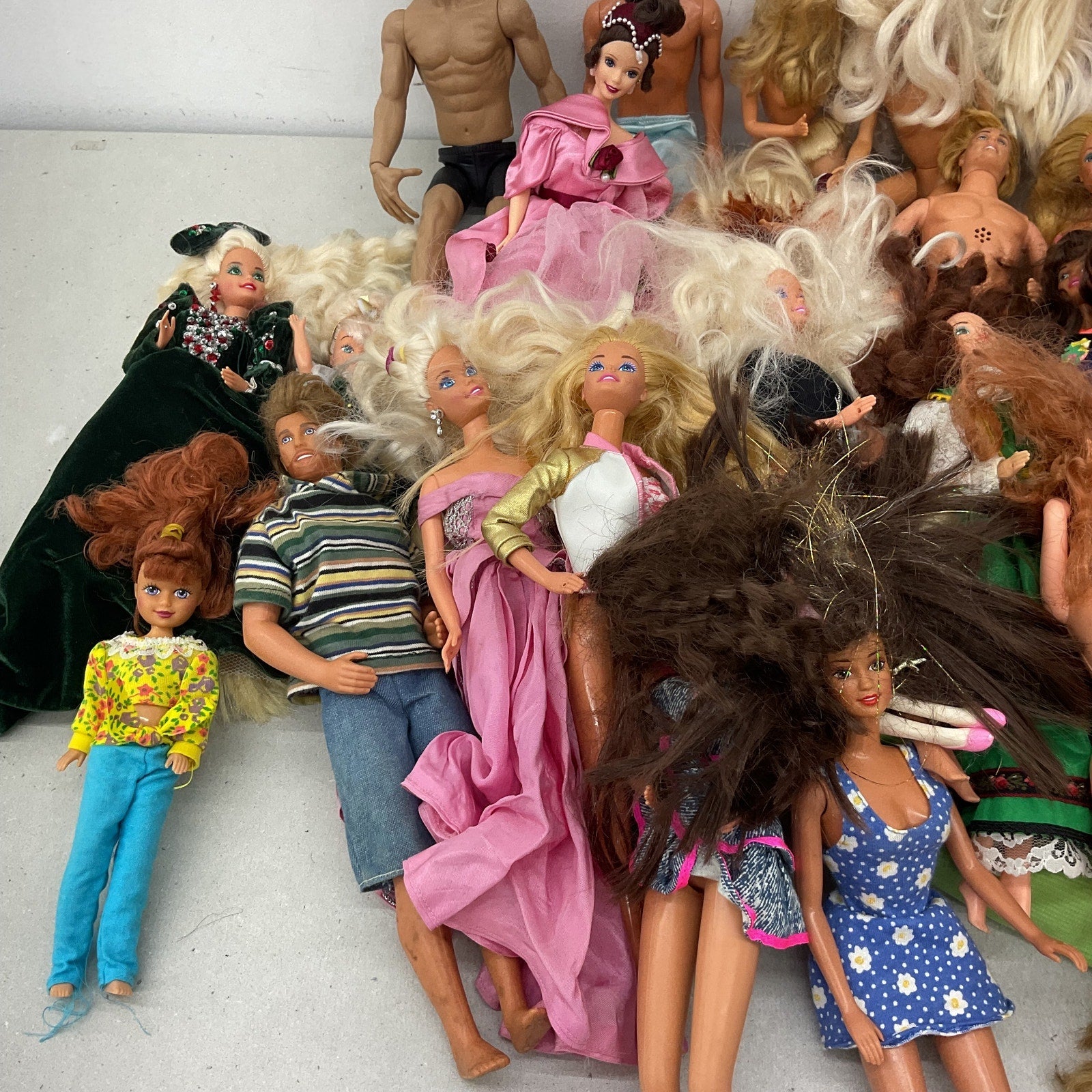 17 lbs LOT Loose Preowned Vintage & Modern Mattel Barbie & Others Fashion Dolls - Warehouse Toys