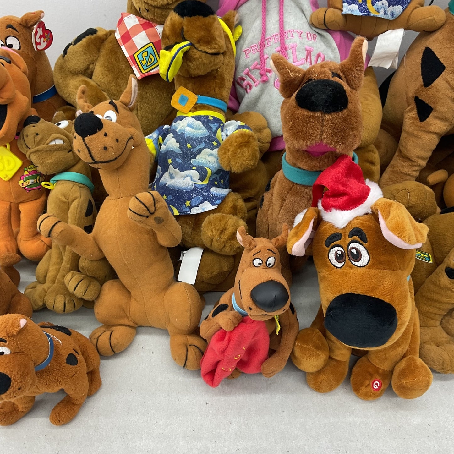 Mixed Preowned LOT 12 lbs WB Hanna Barbera Scooby Doo Character Plush Dolls