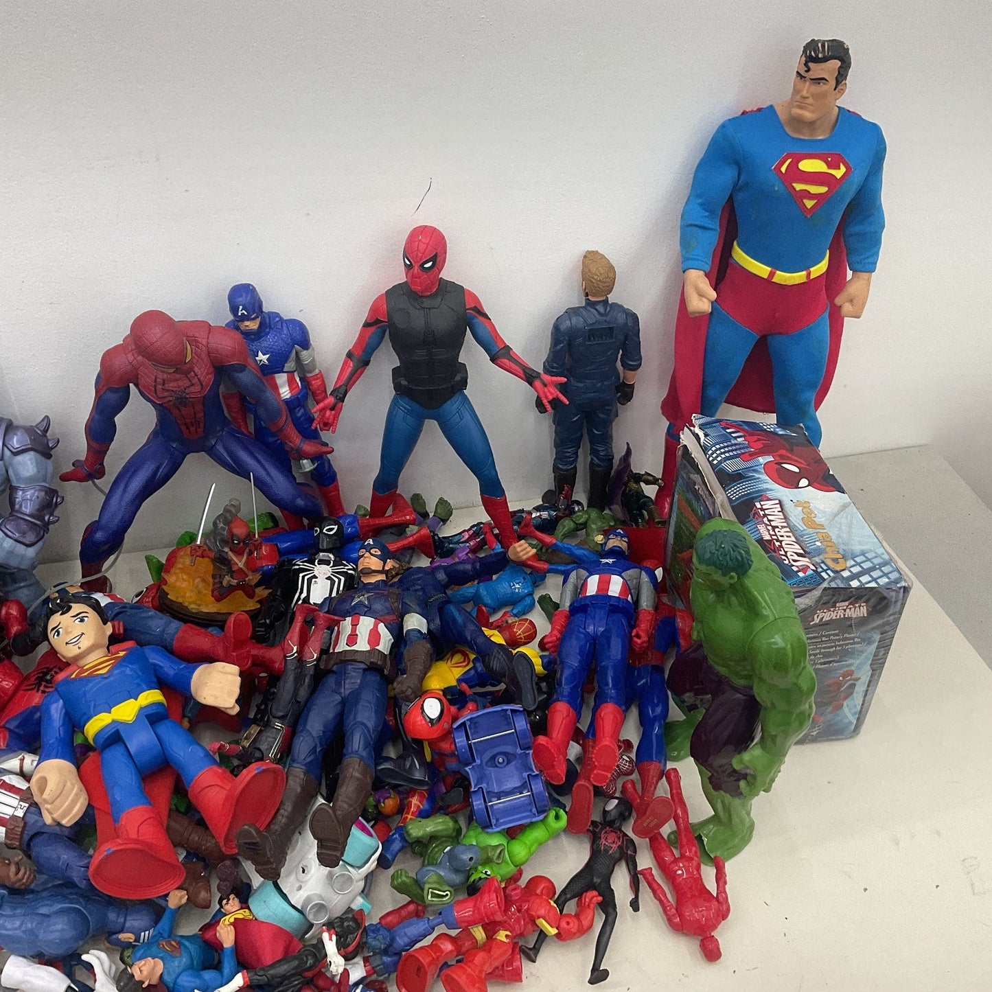 25 lbs Random Mixed Loose Action Figures Toys LOT Preowned DC Marvel & Others - Warehouse Toys