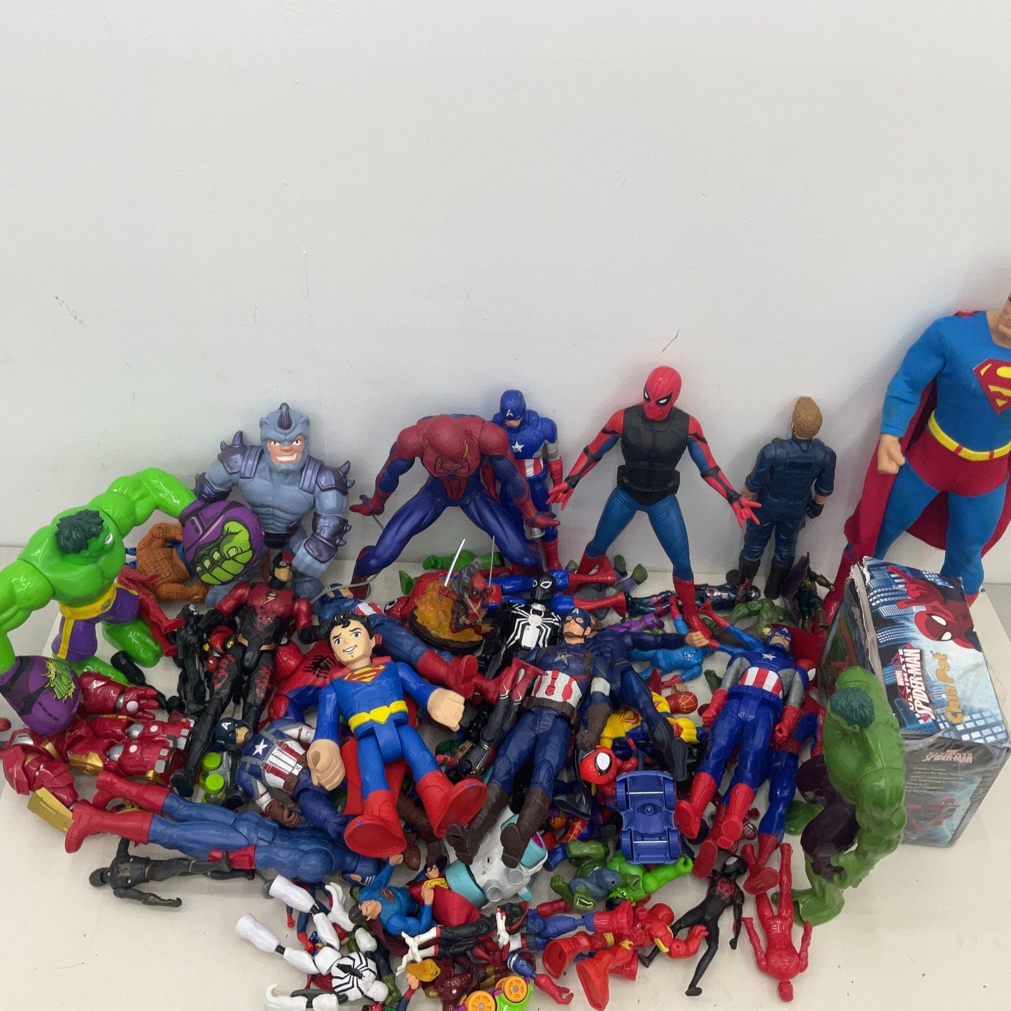 25 lbs Random Mixed Loose Action Figures Toys LOT Preowned DC Marvel & Others - Warehouse Toys