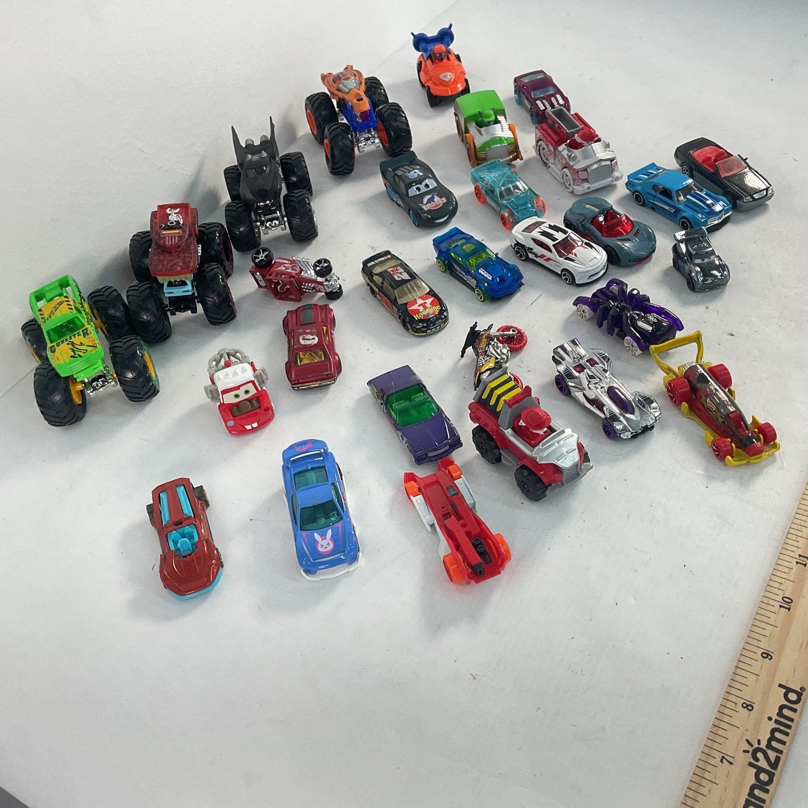 3lb Mixed Lot of Diecast Metal Toy Cars Vehicles Hot Wheels Mattel Pre - Owned - Warehouse Toys