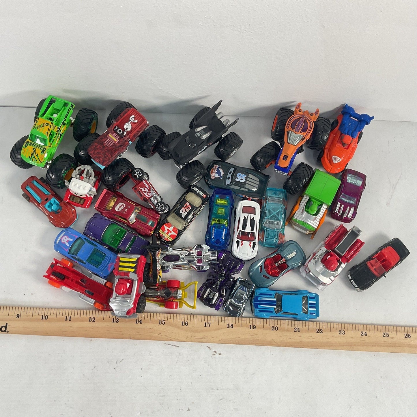 3lb Mixed Lot of Diecast Metal Toy Cars Vehicles Hot Wheels Mattel Pre - Owned - Warehouse Toys