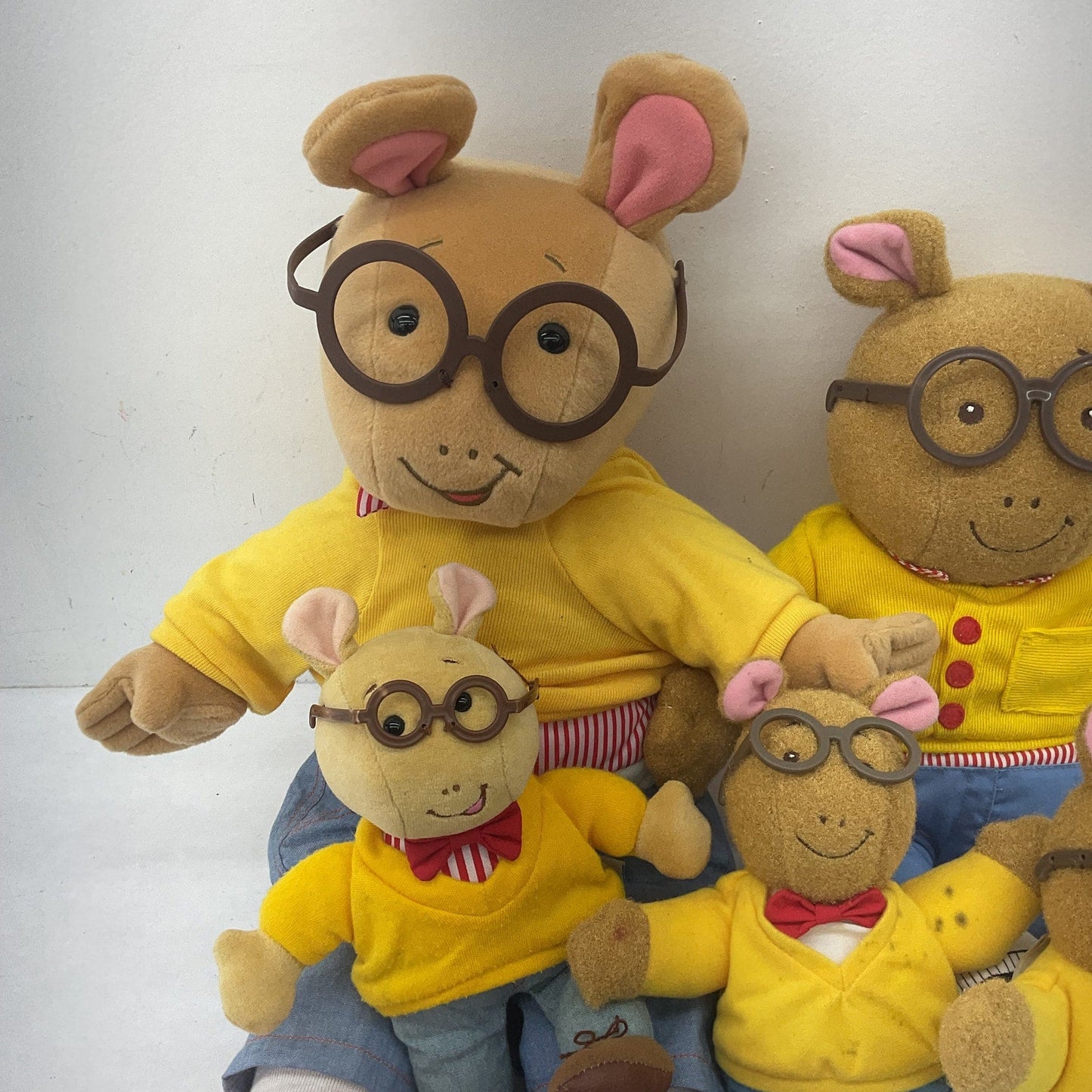 5 lbs Preowned Mixed LOT Arthur Read Aardvark Plush Dolls Stuffed Animals - Warehouse Toys