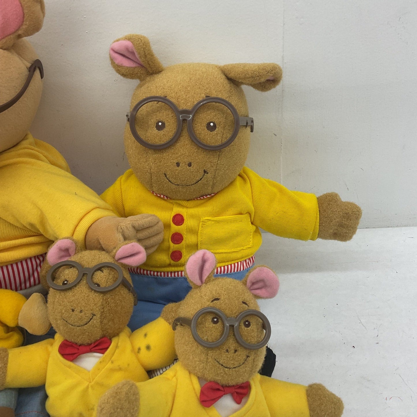 5 lbs Preowned Mixed LOT Arthur Read Aardvark Plush Dolls Stuffed Animals - Warehouse Toys