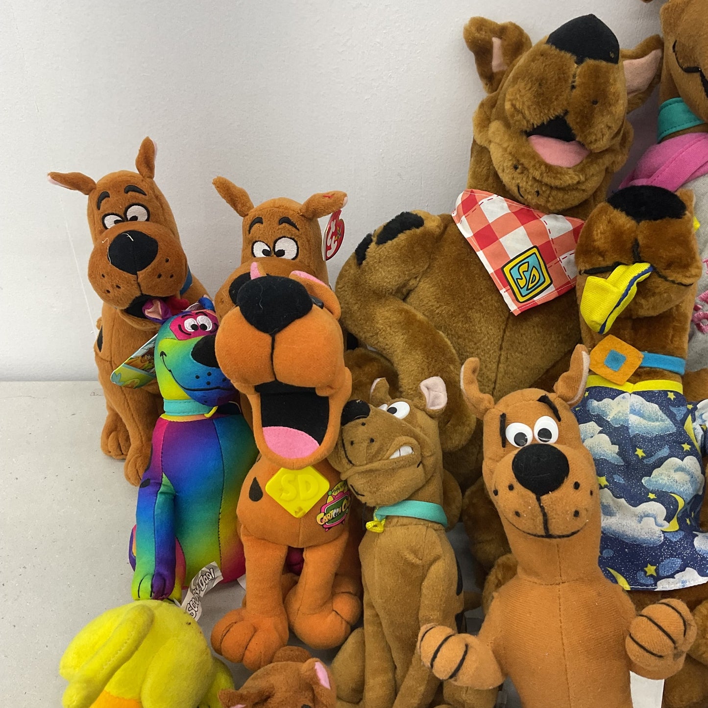 Mixed Preowned LOT 12 lbs WB Hanna Barbera Scooby Doo Character Plush Dolls