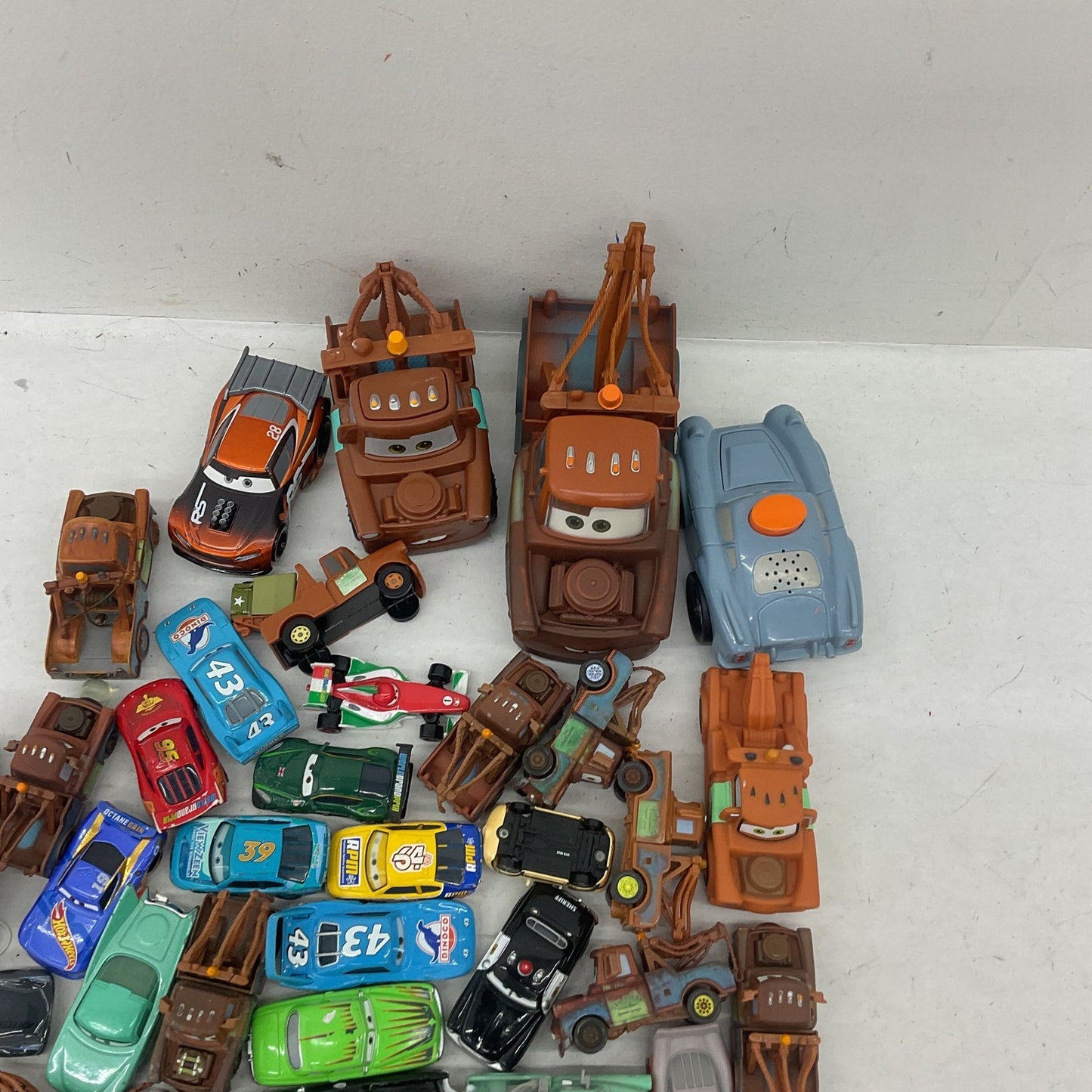 7 lbs Mattel Pixar Disney CARS Toy Car Character Figures Preowned LOT Tow Mater - Warehouse Toys