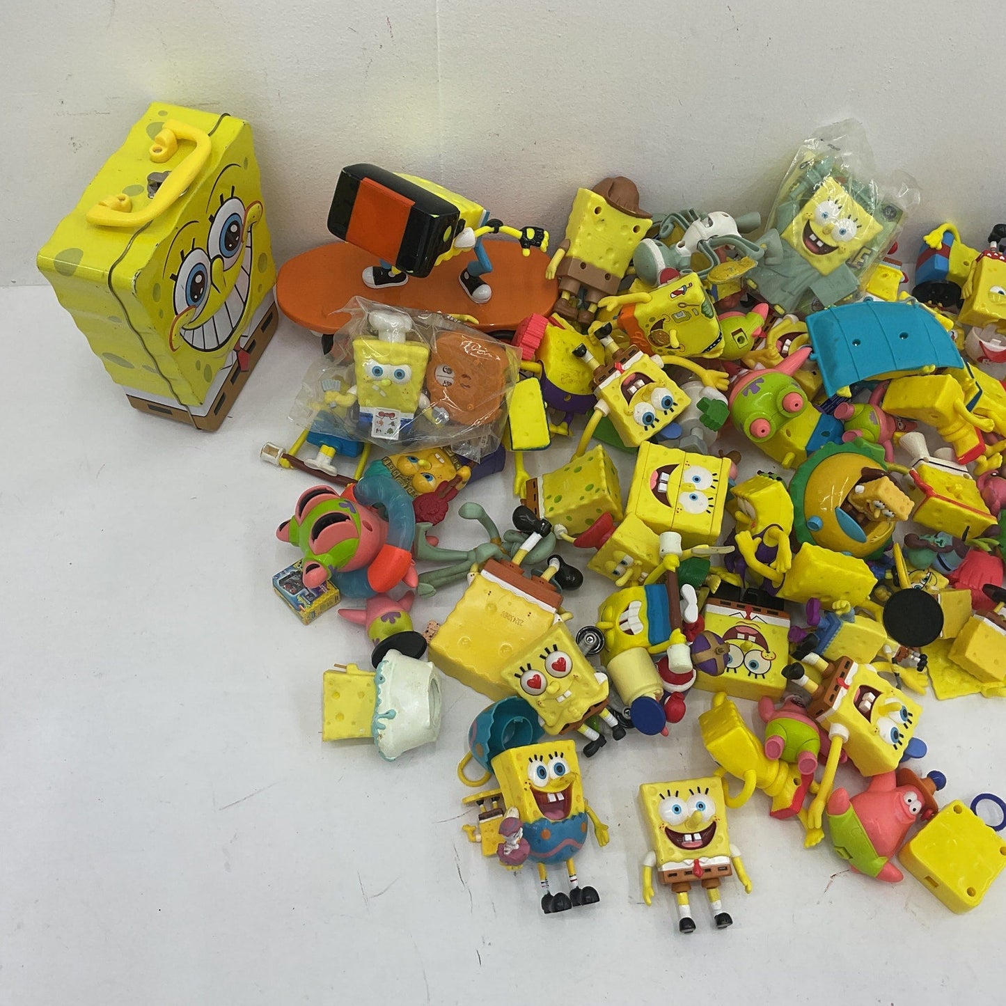 8 lbs Preowned Spongebob Squarepants Toy Figures Happy Meal Cake Toppers Mix LOT - Warehouse Toys