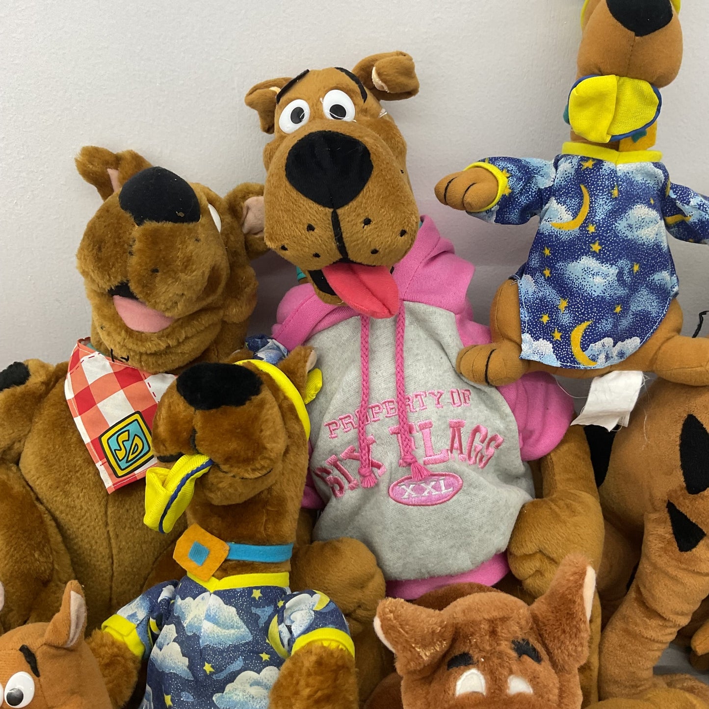 Mixed Preowned LOT 12 lbs WB Hanna Barbera Scooby Doo Character Plush Dolls