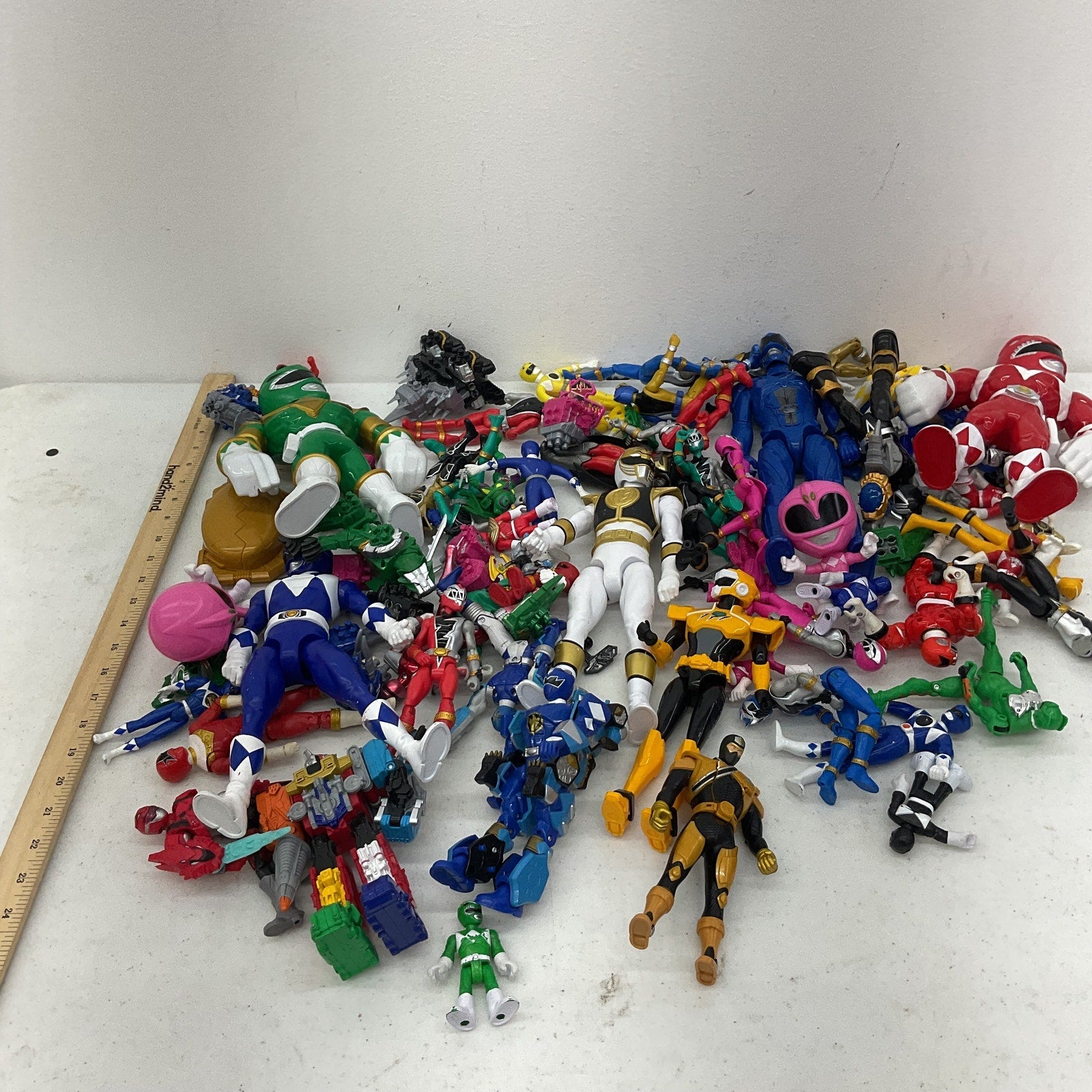 9 lbs Mixed Loose Action Figures Toys Mighty Morphin Power Rangers LOT Preowned - Warehouse Toys