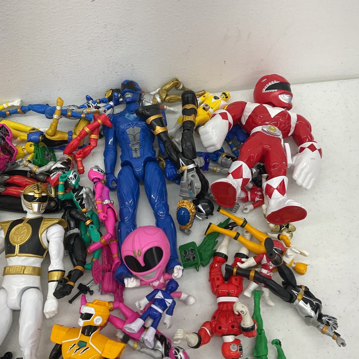 9 lbs Mixed Loose Action Figures Toys Mighty Morphin Power Rangers LOT Preowned - Warehouse Toys