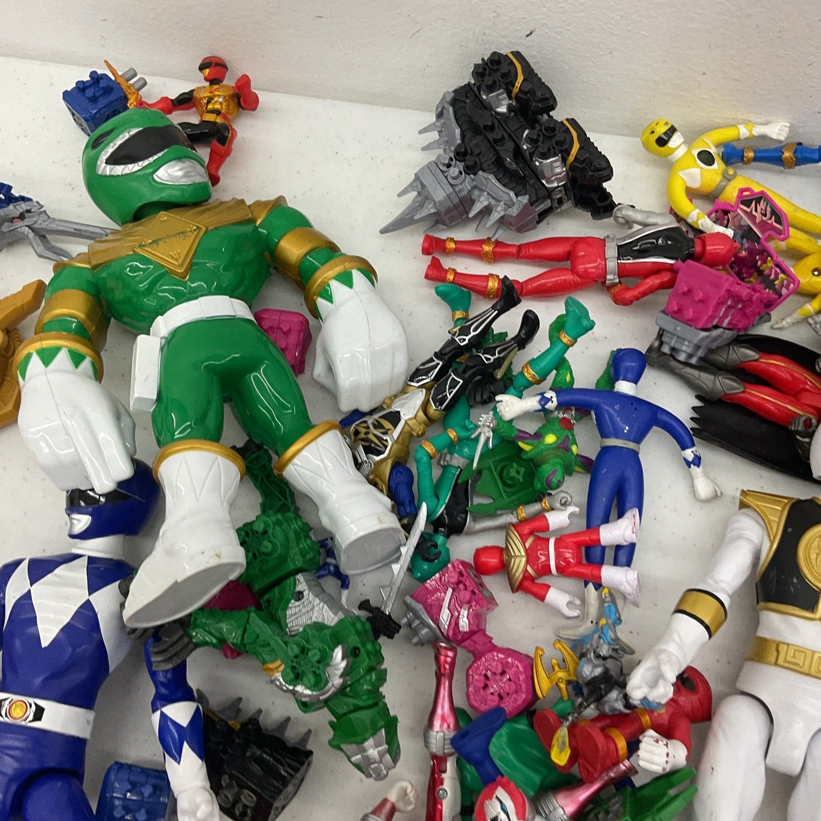 9 lbs Mixed Loose Action Figures Toys Mighty Morphin Power Rangers LOT Preowned - Warehouse Toys