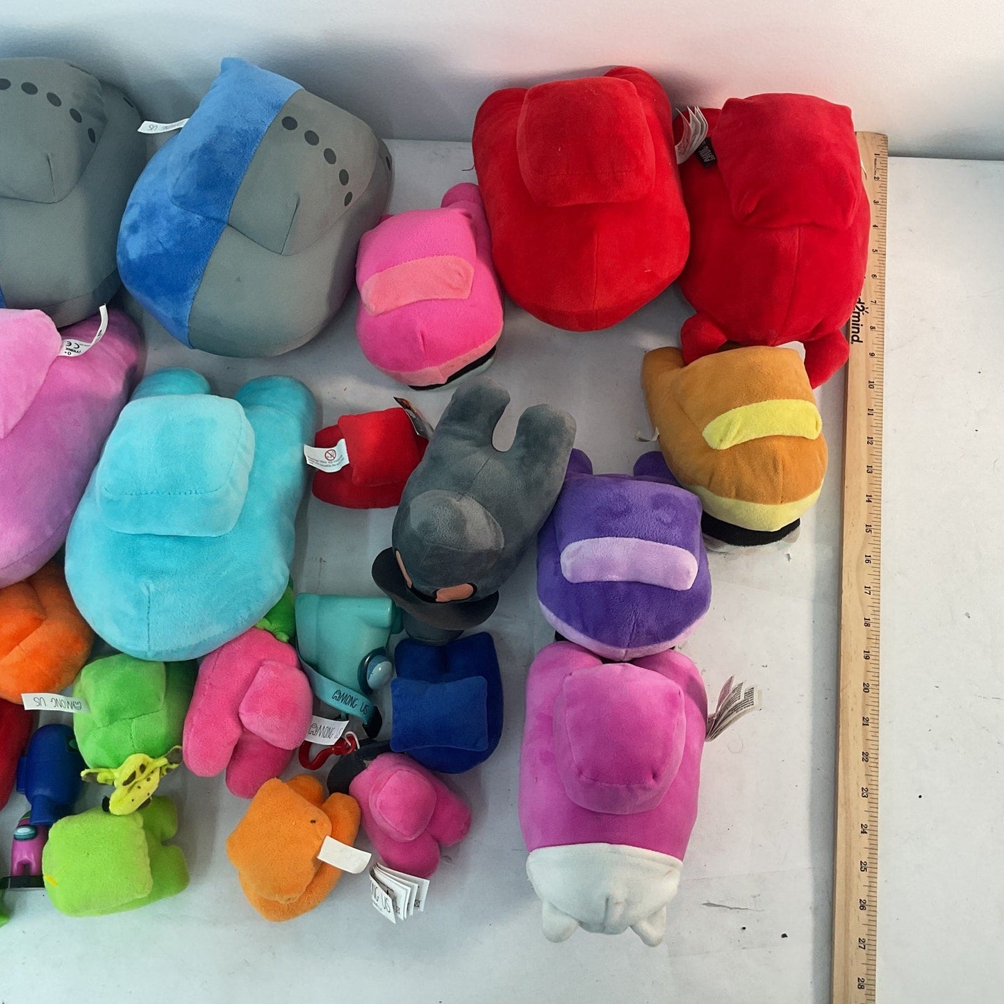 9lb Mixed Lot of Among Us Game Toys Stuffed Plush Keychains Figures Pre - Owned - Warehouse Toys