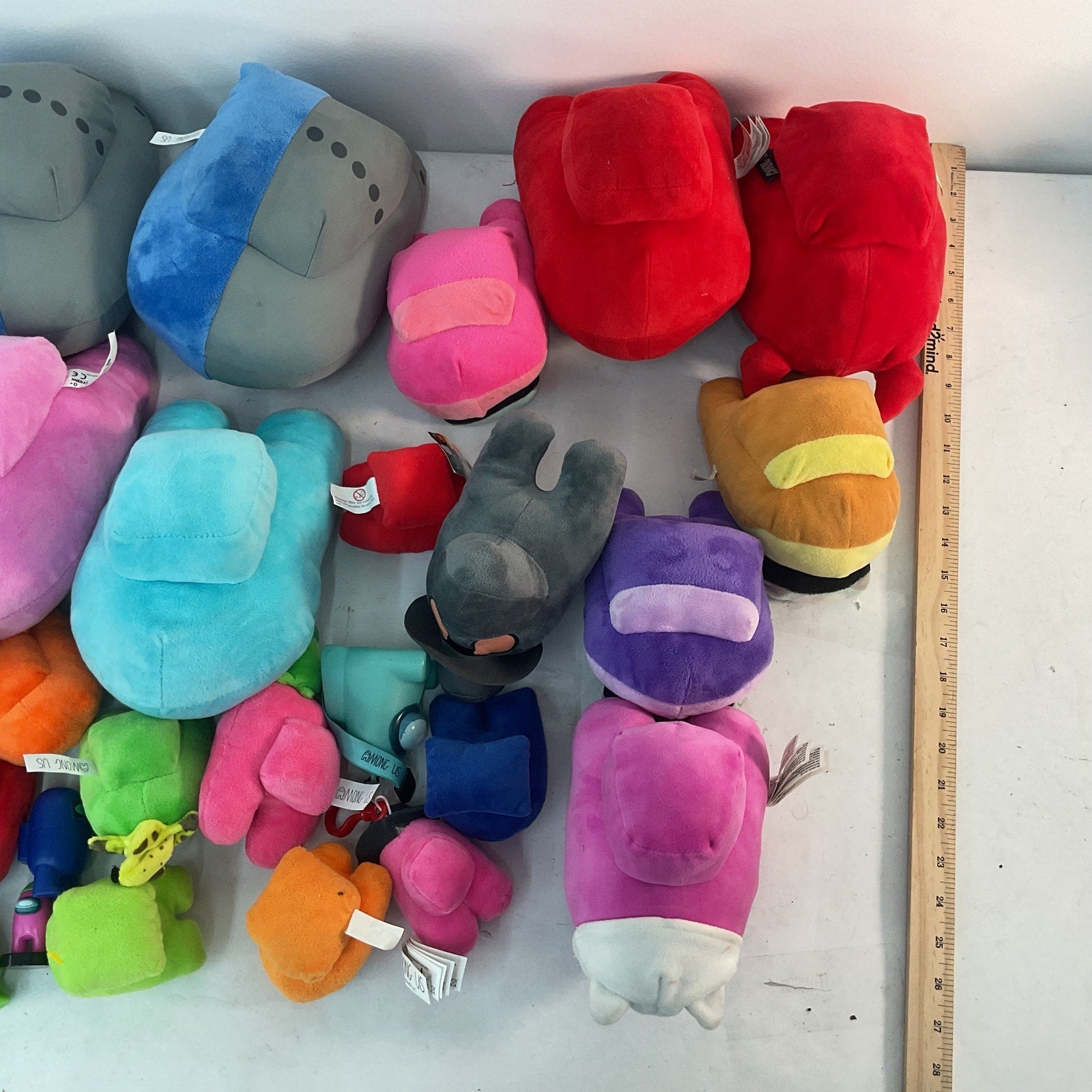 9lb Mixed Lot of Among Us Game Toys Stuffed Plush Keychains Figures Pre - Owned - Warehouse Toys
