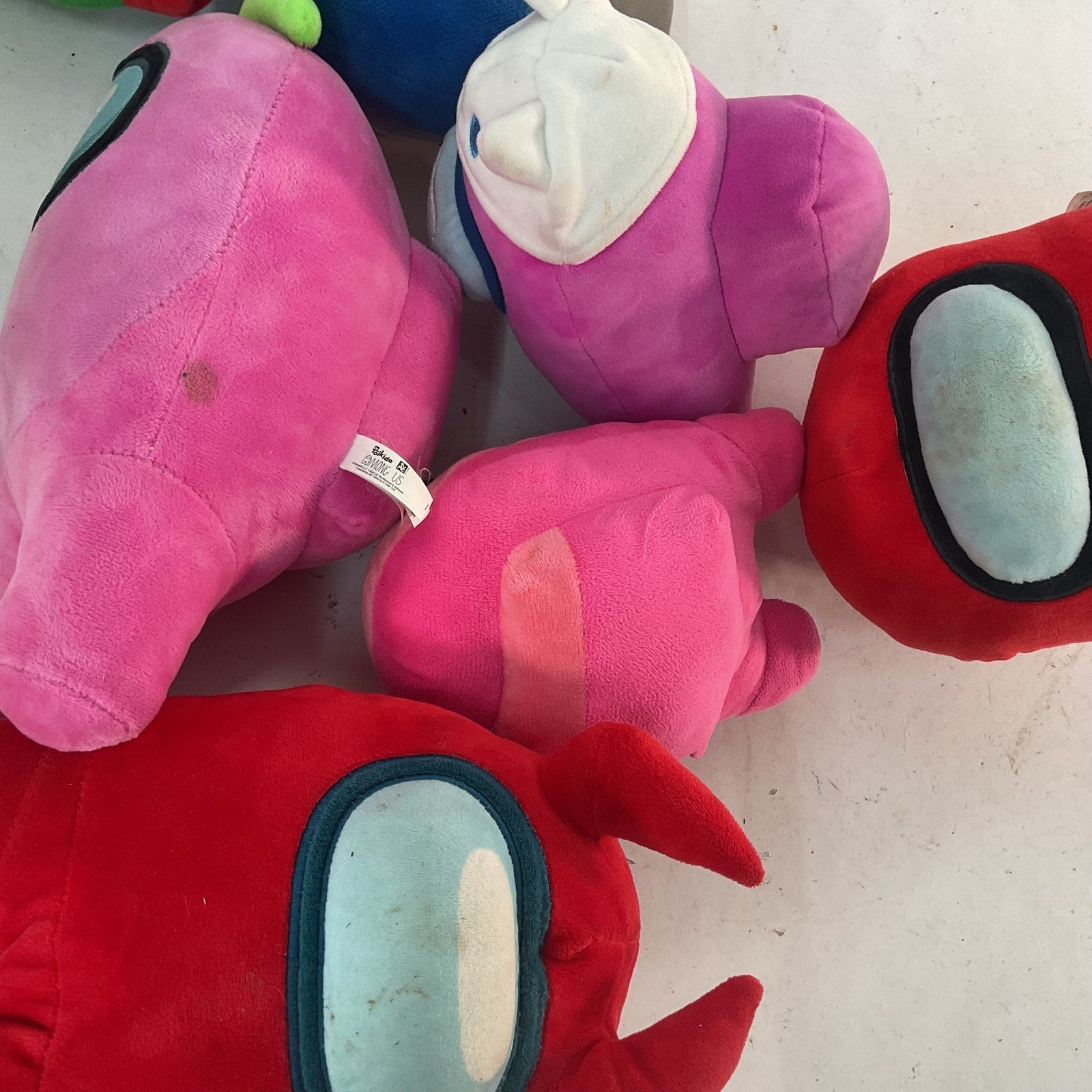9lb Mixed Lot of Among Us Game Toys Stuffed Plush Keychains Figures Pre - Owned - Warehouse Toys