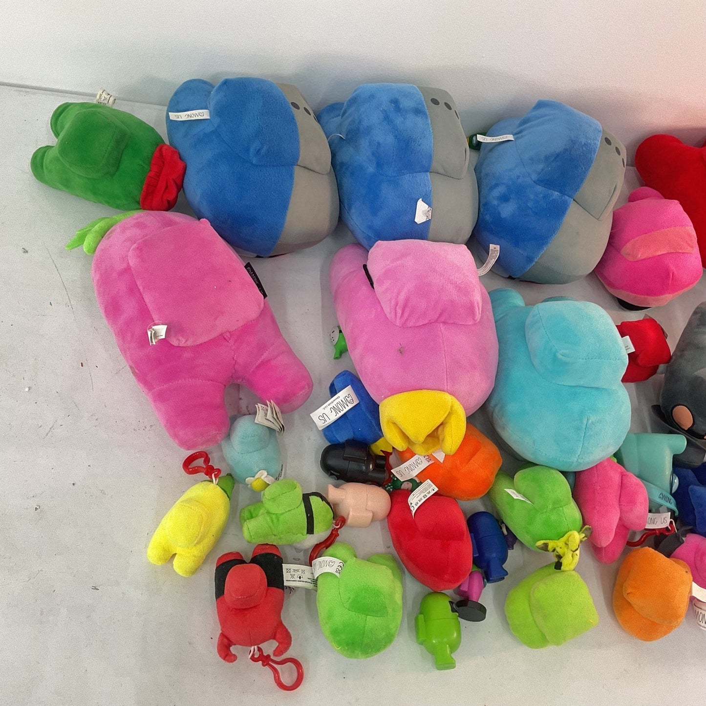 9lb Mixed Lot of Among Us Game Toys Stuffed Plush Keychains Figures Pre - Owned - Warehouse Toys