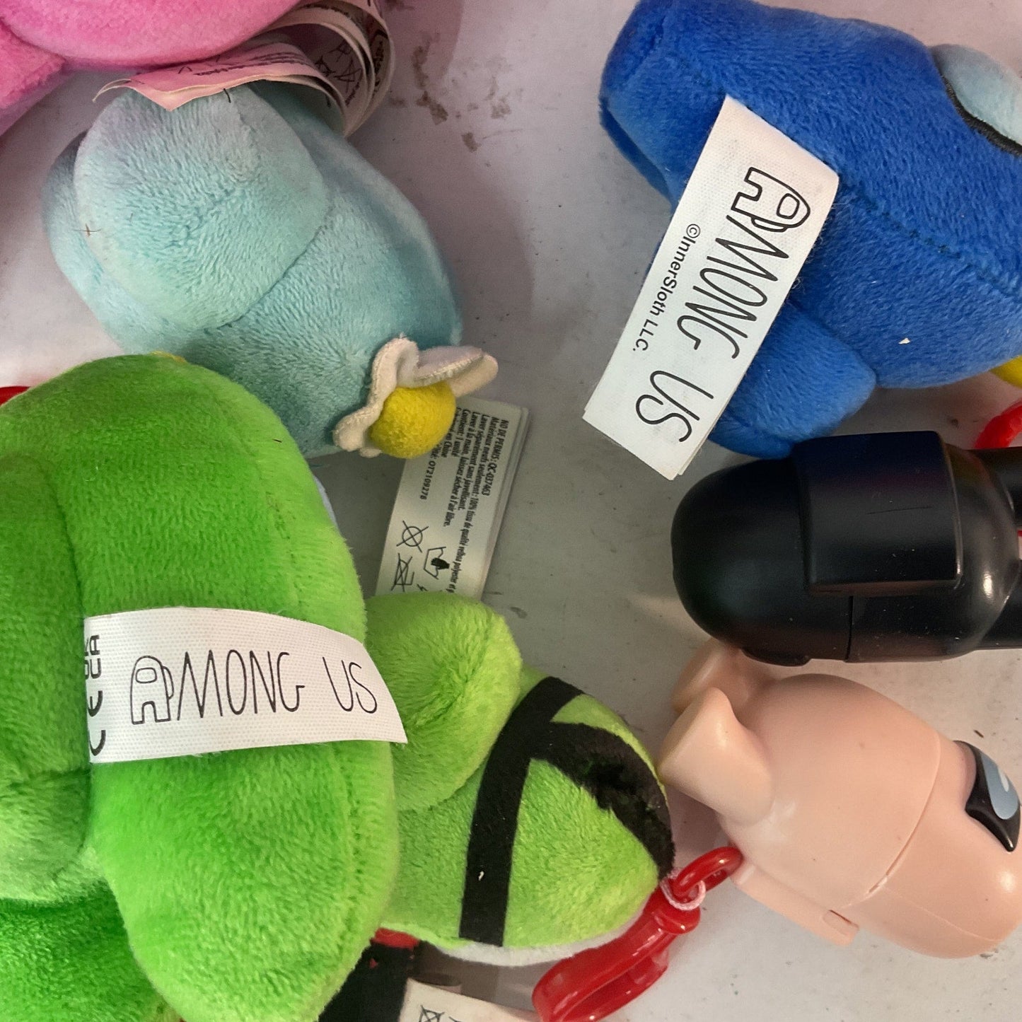 9lb Mixed Lot of Among Us Game Toys Stuffed Plush Keychains Figures Pre - Owned - Warehouse Toys