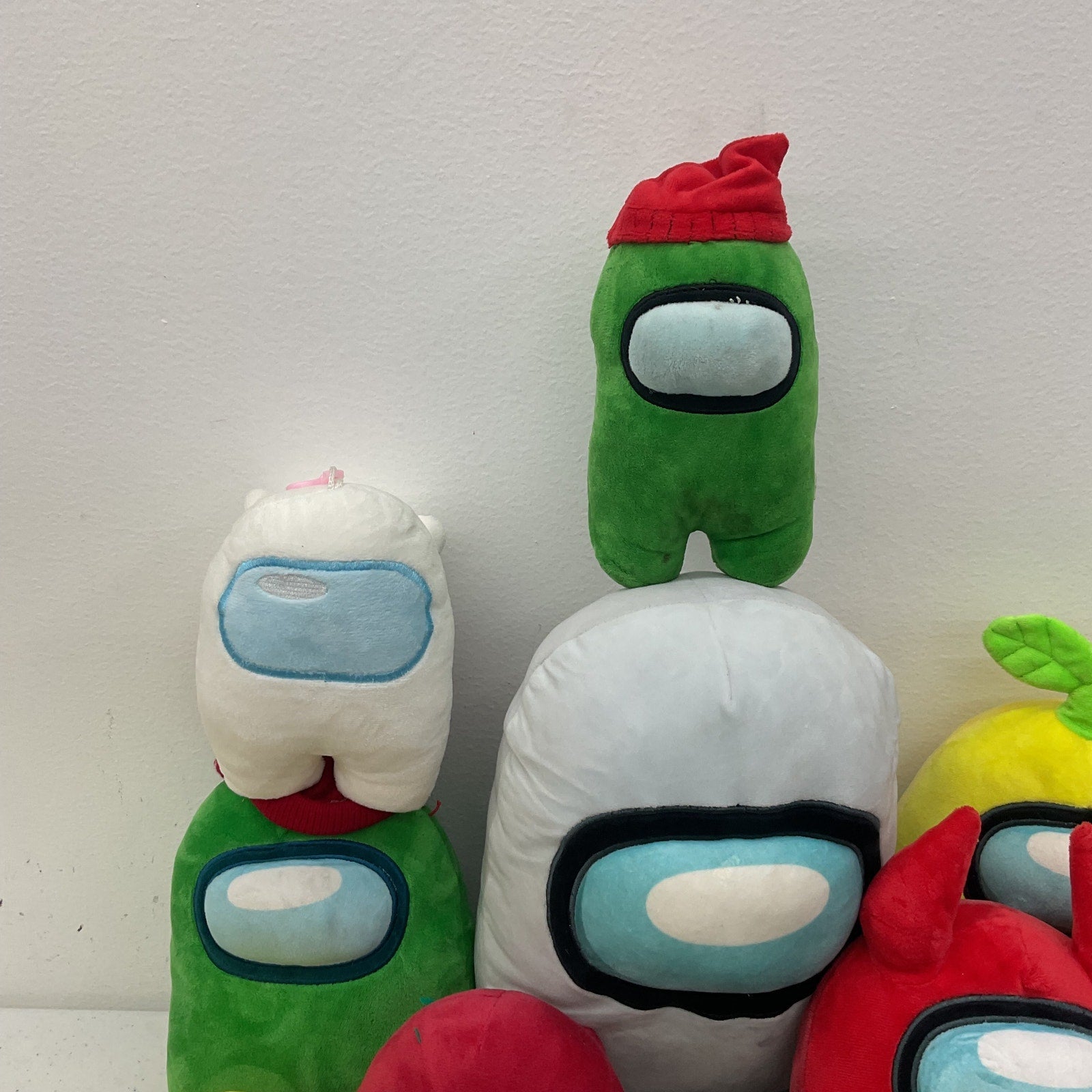 Among Us Plush Toy Multicolor Dolls Red Green White Aliens Space Men Preowned - Warehouse Toys