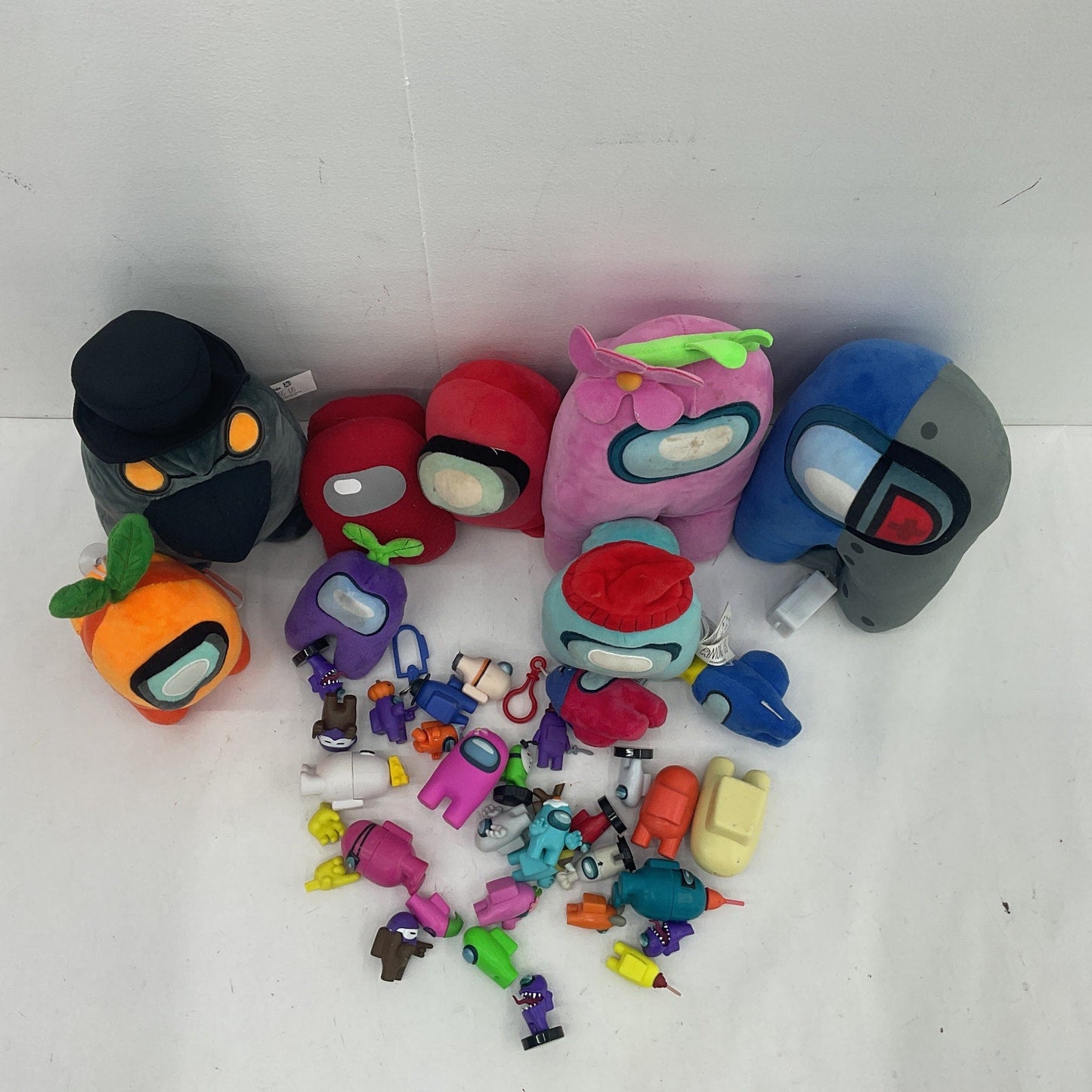 Among Us Video Game Character Plush Dolls & Toy Figures Preowned LOT 4 lbs - Warehouse Toys