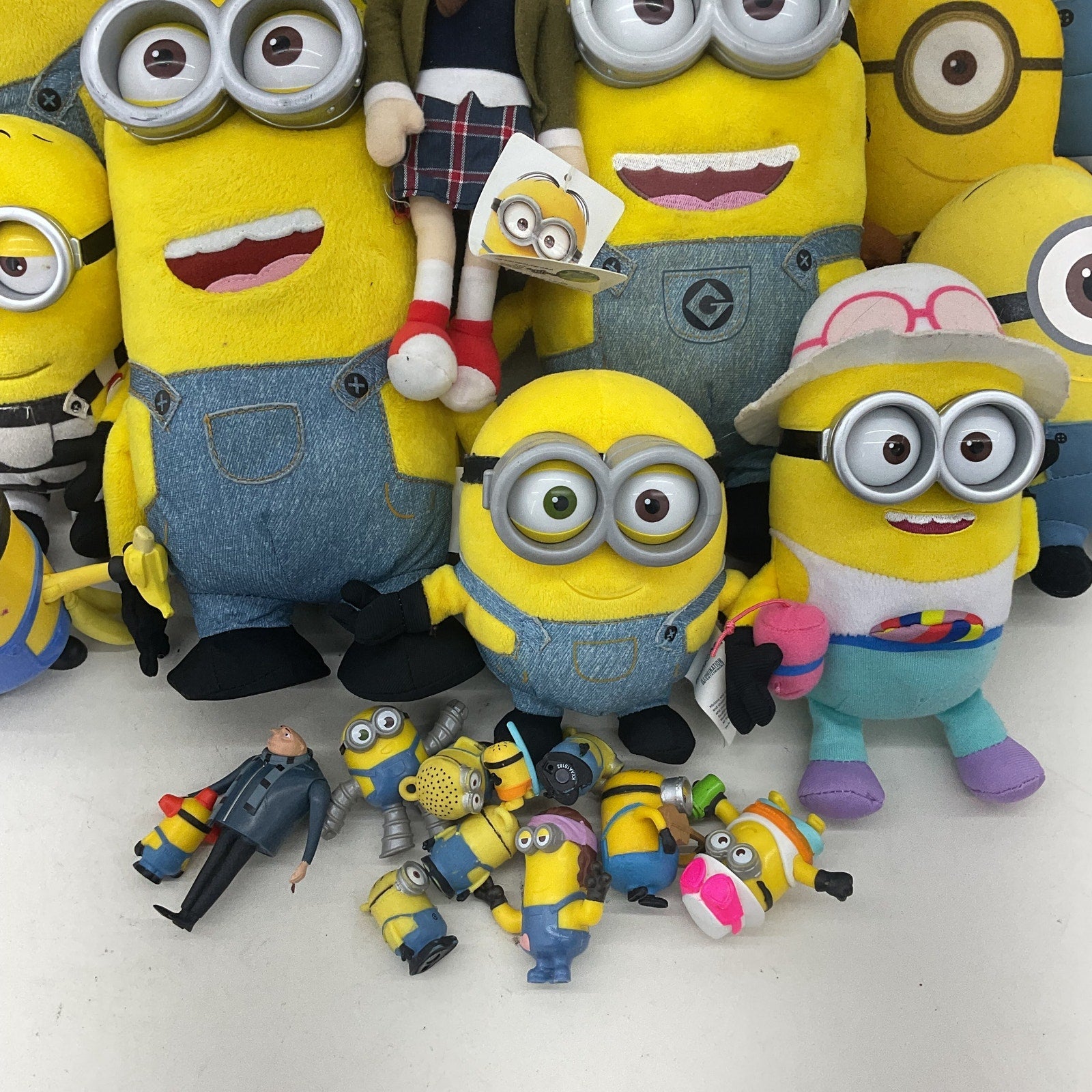 Assorted Preowned LOT 12 lbs! Despicable Me Yellow Minions Character Stuffed Toy - Warehouse Toys