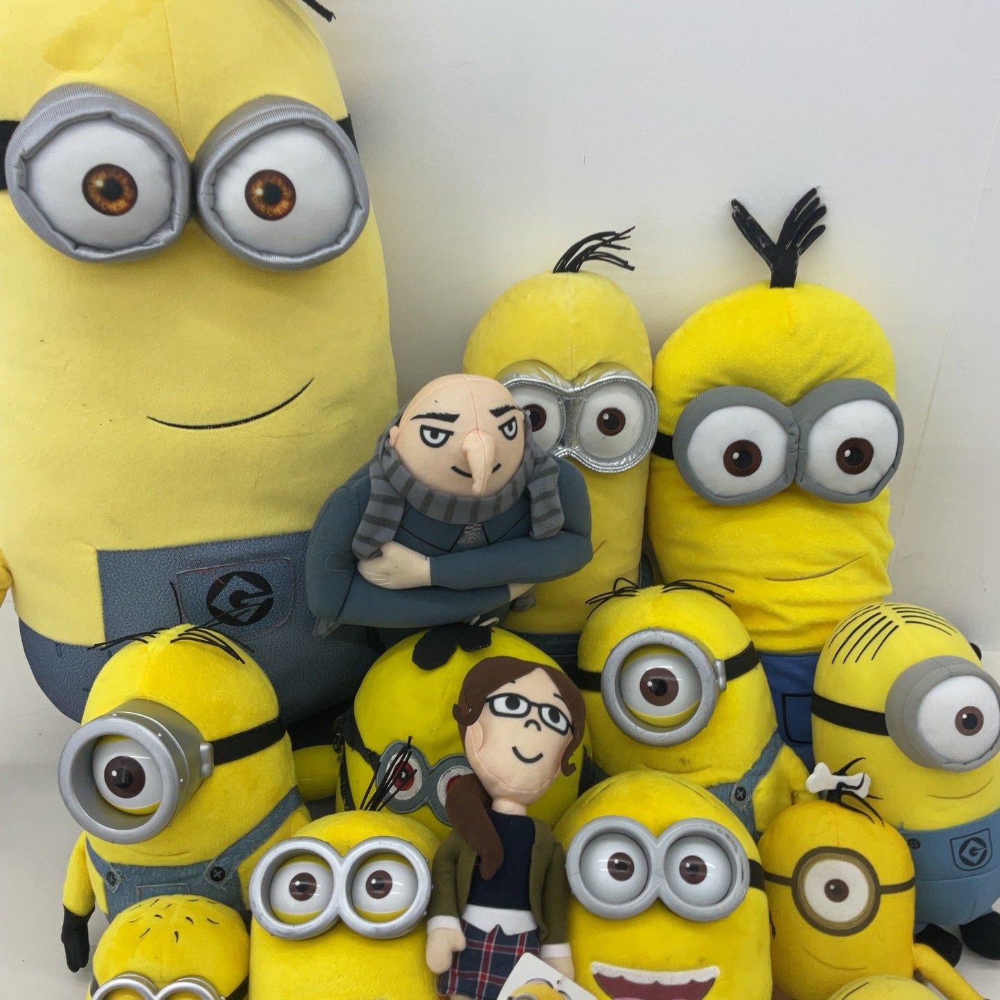 Assorted Preowned LOT 12 lbs! Despicable Me Yellow Minions Character Stuffed Toy - Warehouse Toys