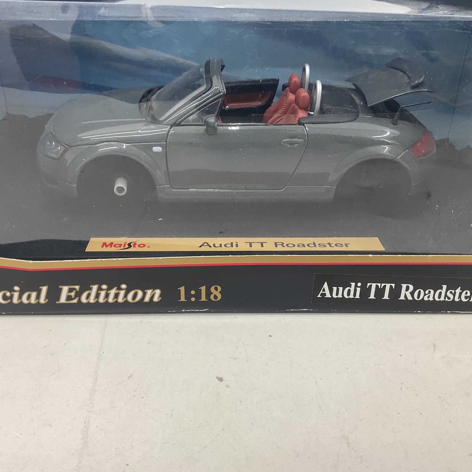 Audi TT Roadster 1999 Dark Grey 1:18 Maisto FOR PARTS MISSING TIRES - Warehouse Toys