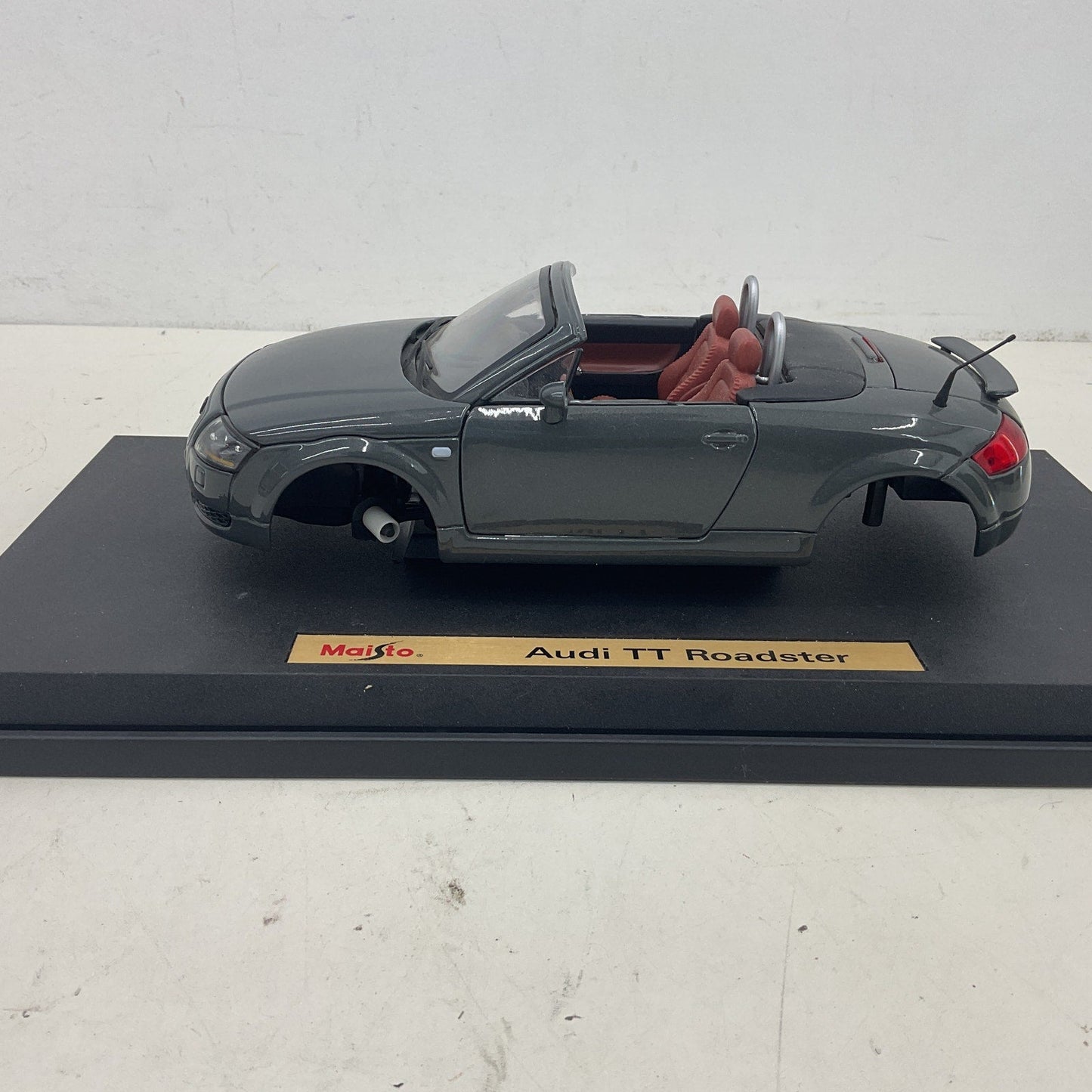 Audi TT Roadster 1999 Dark Grey 1:18 Maisto FOR PARTS MISSING TIRES - Warehouse Toys