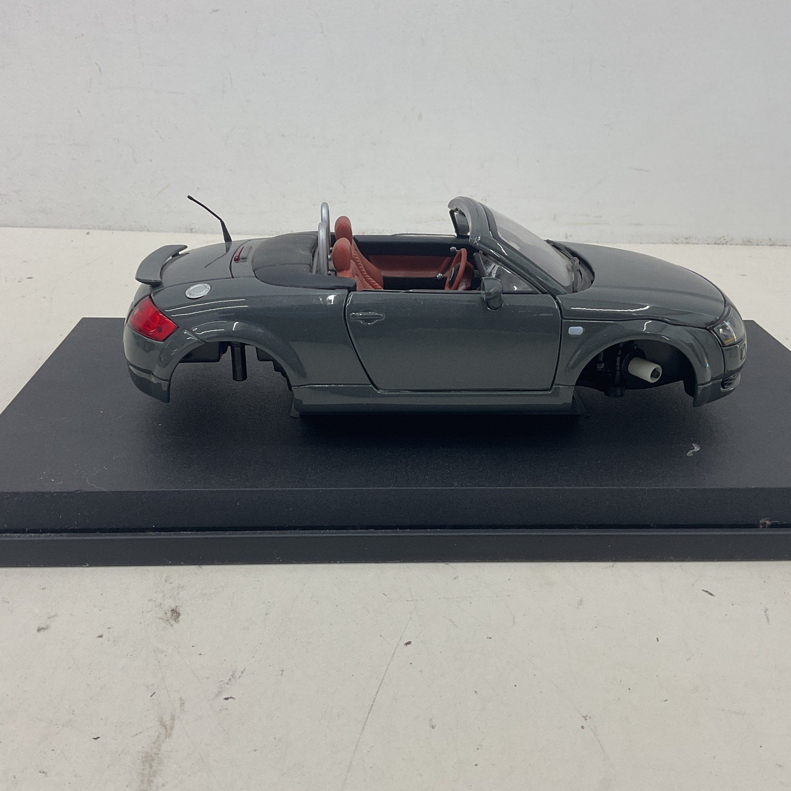 Audi TT Roadster 1999 Dark Grey 1:18 Maisto FOR PARTS MISSING TIRES - Warehouse Toys