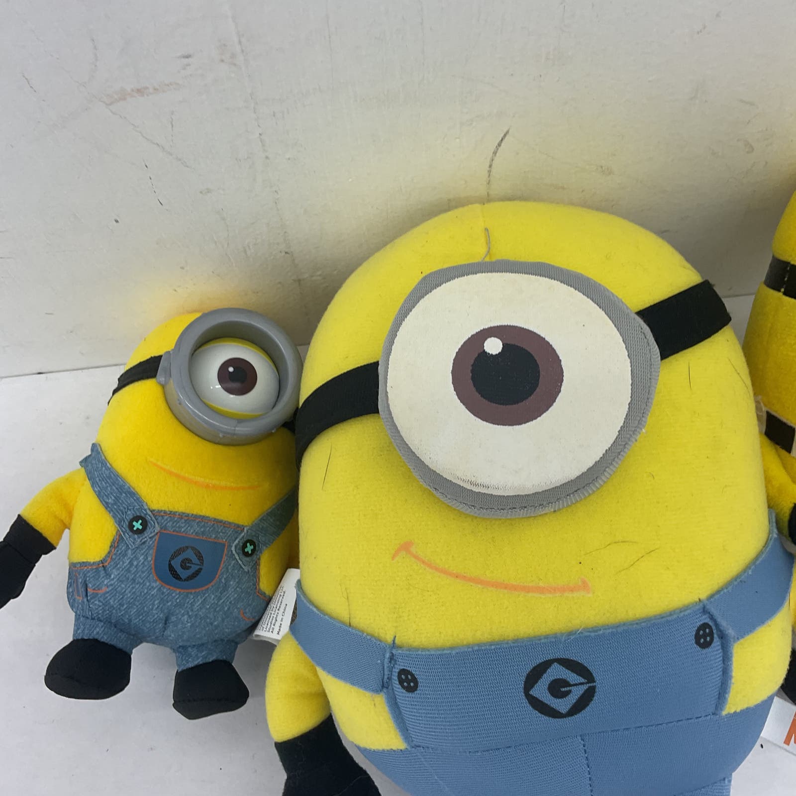 Cute LOT 2 Despicable Me Minions Yellow Stuffed Animal Plush Dolls