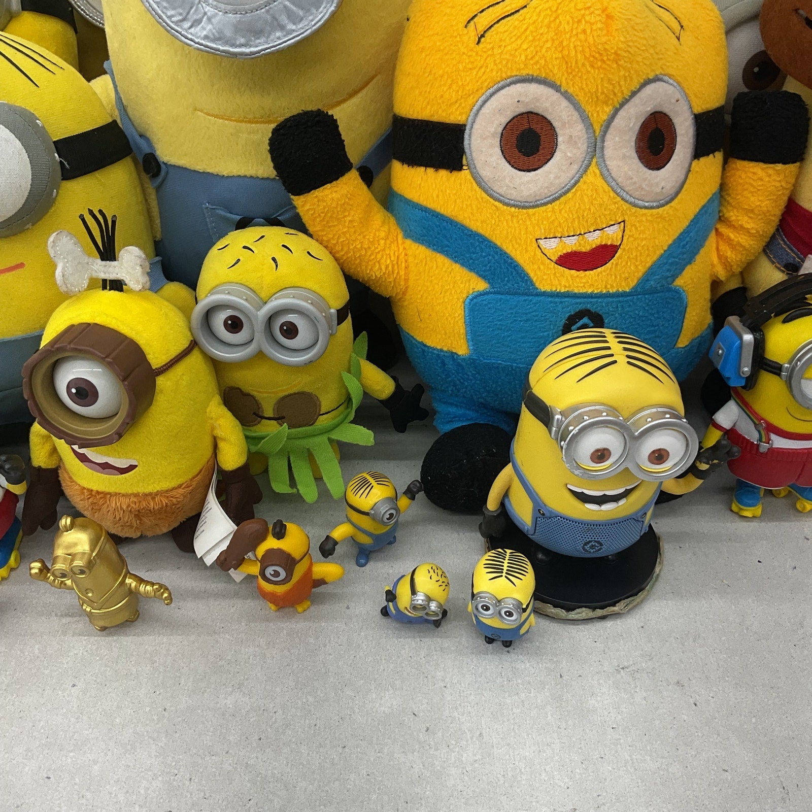 Despicable Me Minions Yellow Blue Plush Dolls Stuffed Toy Figures LOT 12 lbs - Warehouse Toys