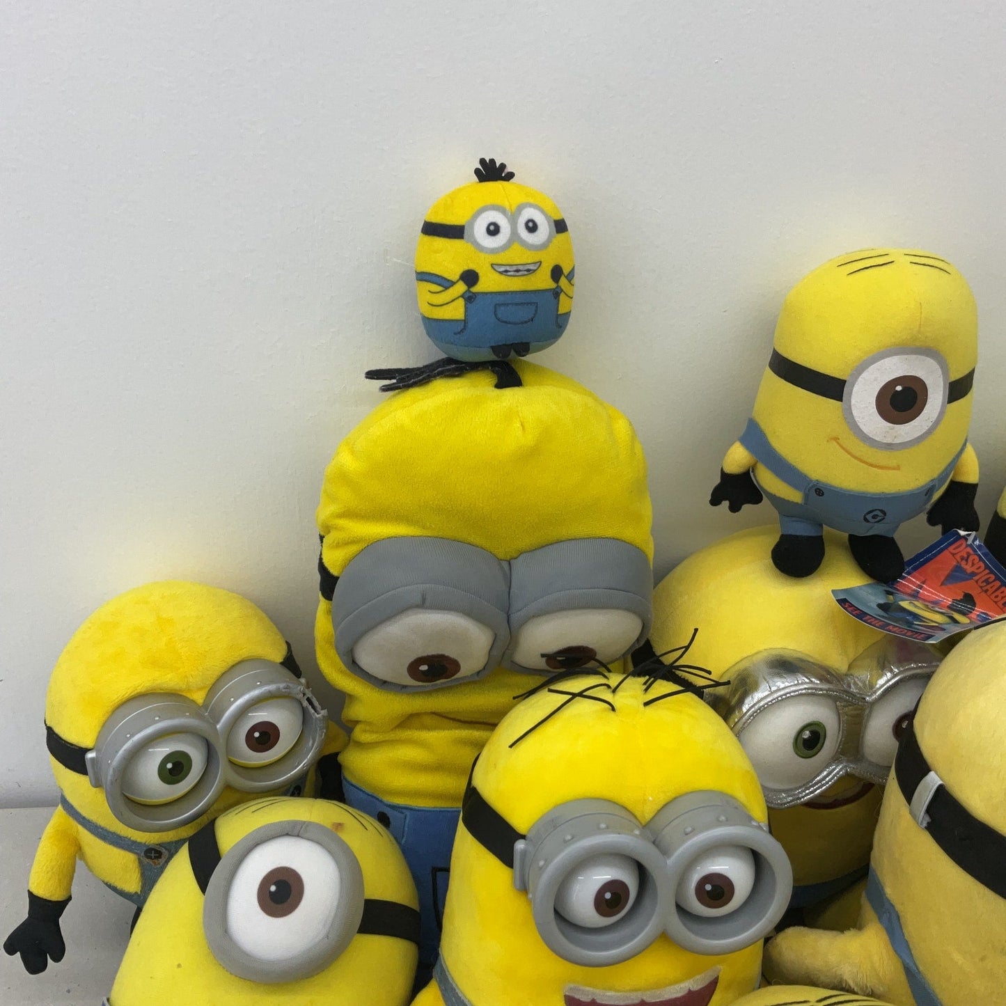 Despicable Me Minions Yellow Blue Plush Dolls Stuffed Toy Figures LOT 12 lbs - Warehouse Toys