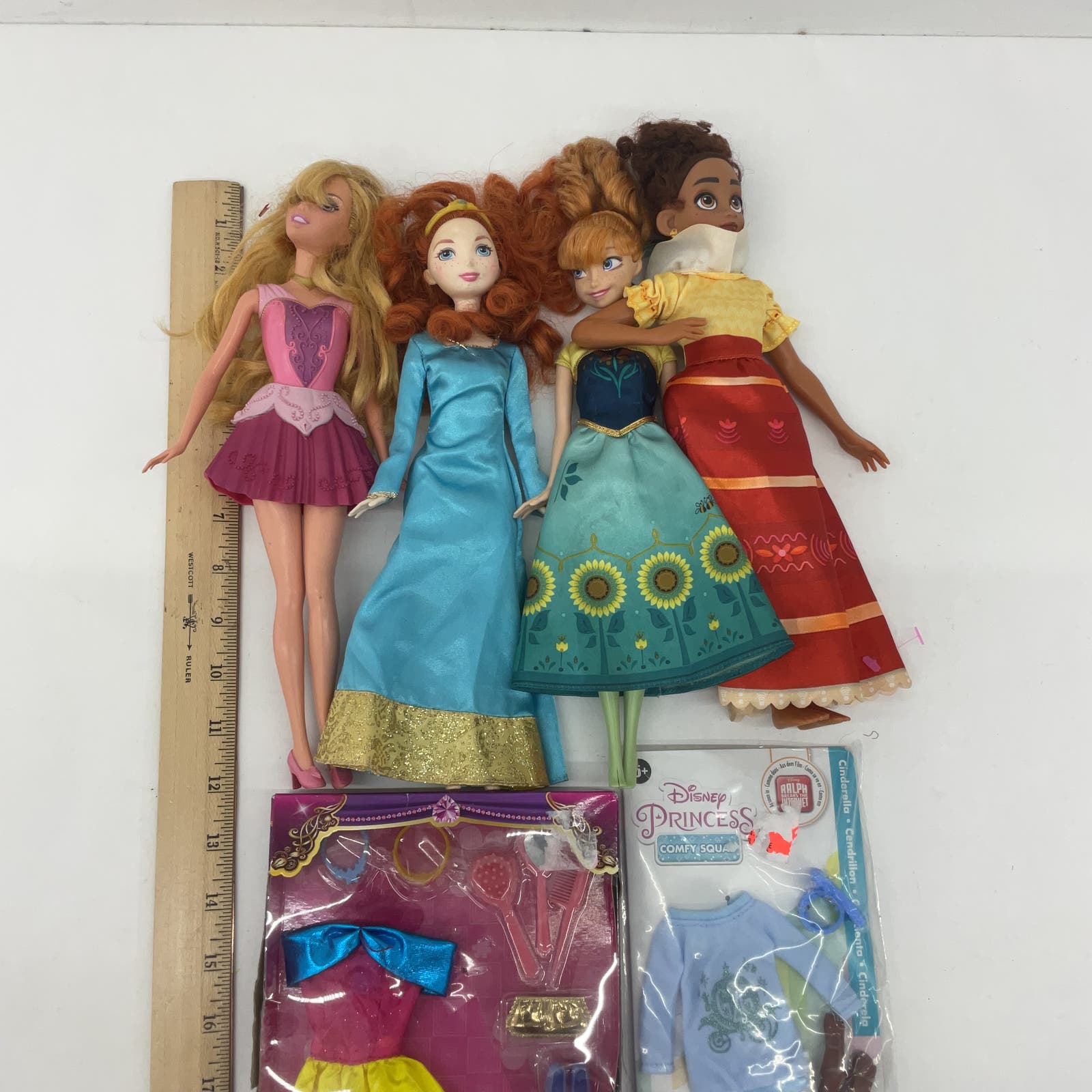 Disney Princess Loose Play Dolls LOT Plus Clothing Accessories Frozen Encanto - Warehouse Toys