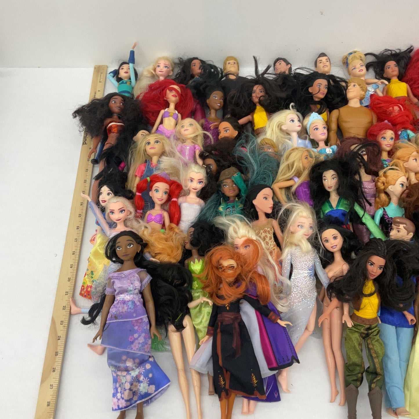 Disney Princesses Princess Preowned Play Fashion Dolls LOT 25 lbs Loose Mixed - Warehouse Toys