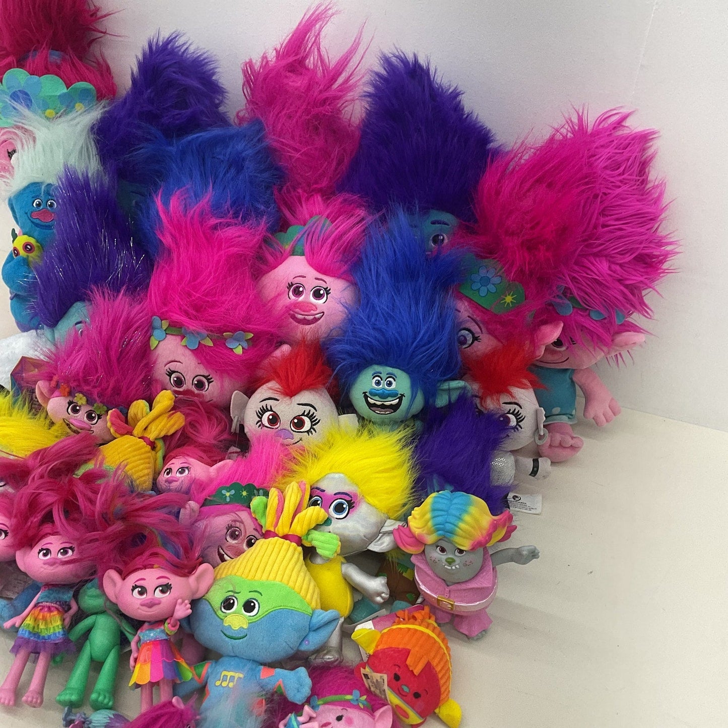 Dreamworks Multicolor Stuffed Animals Mixed Figures TROLLS LOT 12 lbs - Preowned - Warehouse Toys