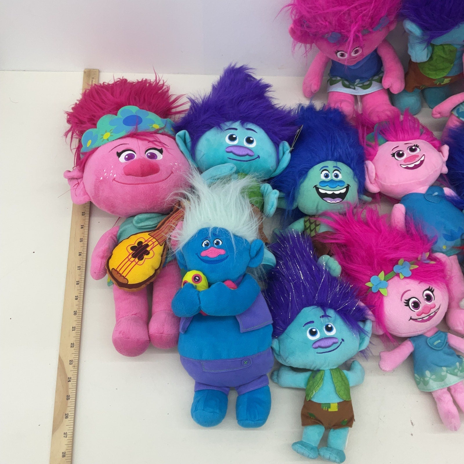 Dreamworks Multicolor Stuffed Animals Mixed Figures TROLLS LOT 12 lbs - Preowned - Warehouse Toys