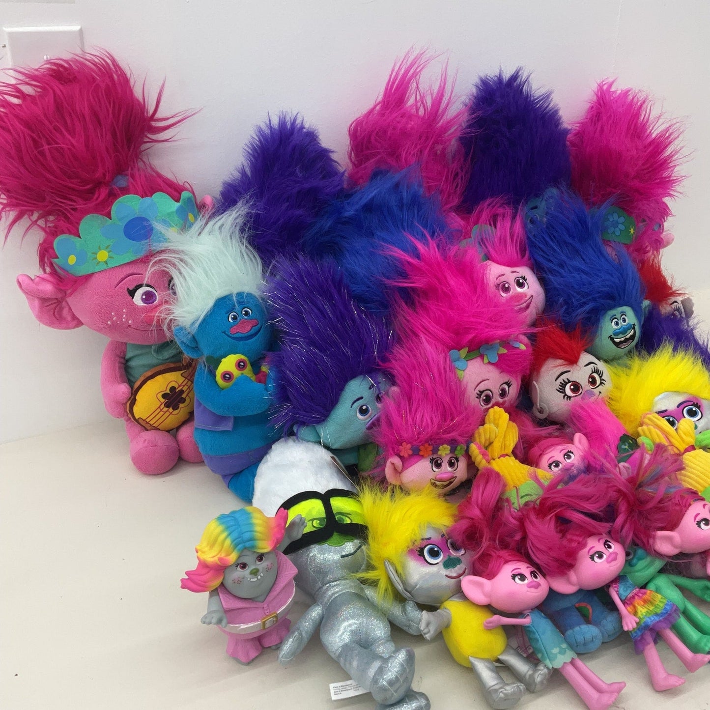 Dreamworks Multicolor Stuffed Animals Mixed Figures TROLLS LOT 12 lbs - Preowned - Warehouse Toys