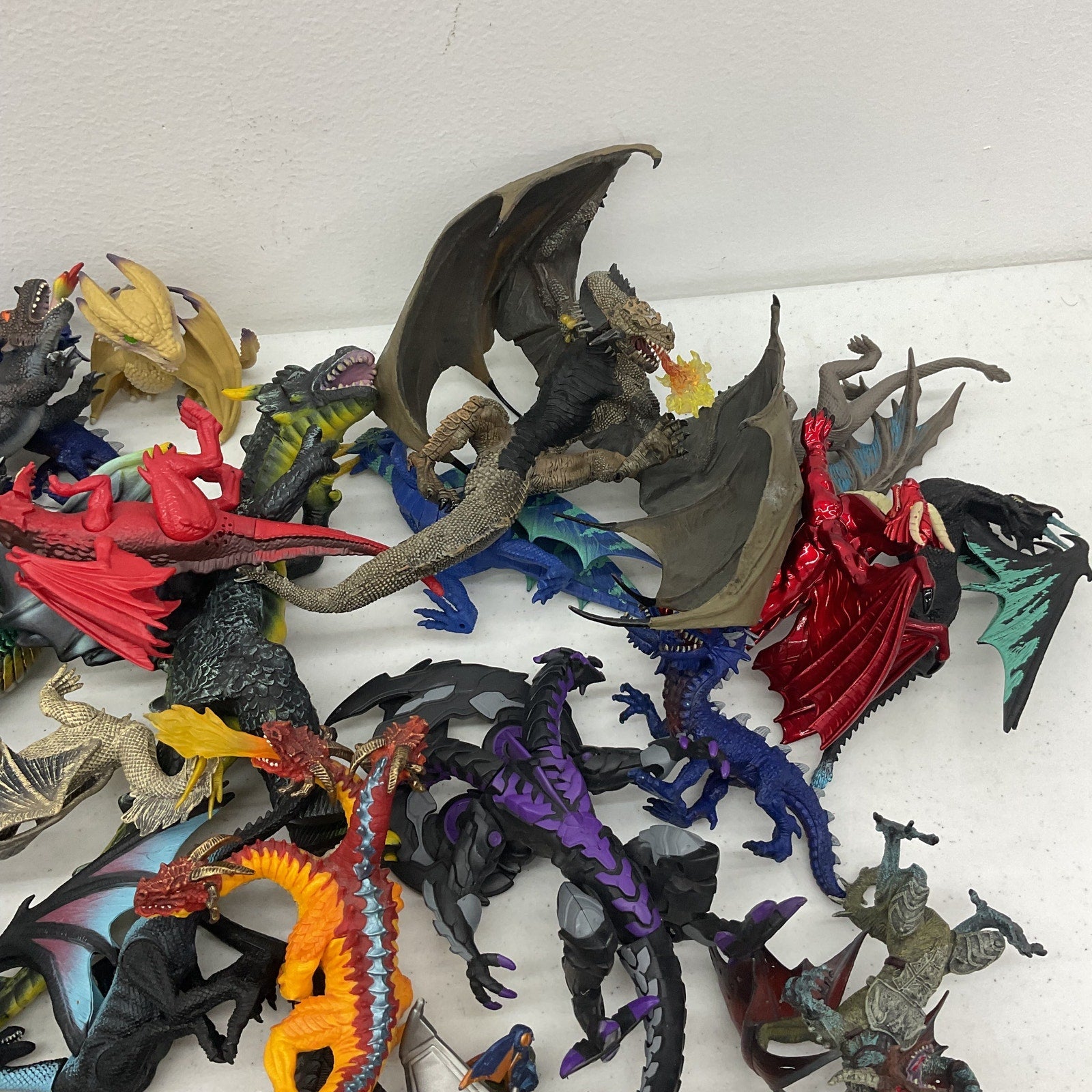 Fantasy D&D Dragons Wyverns Monsters Chinosaur Toys Figures Preowned LOT 14 lbs - Warehouse Toys