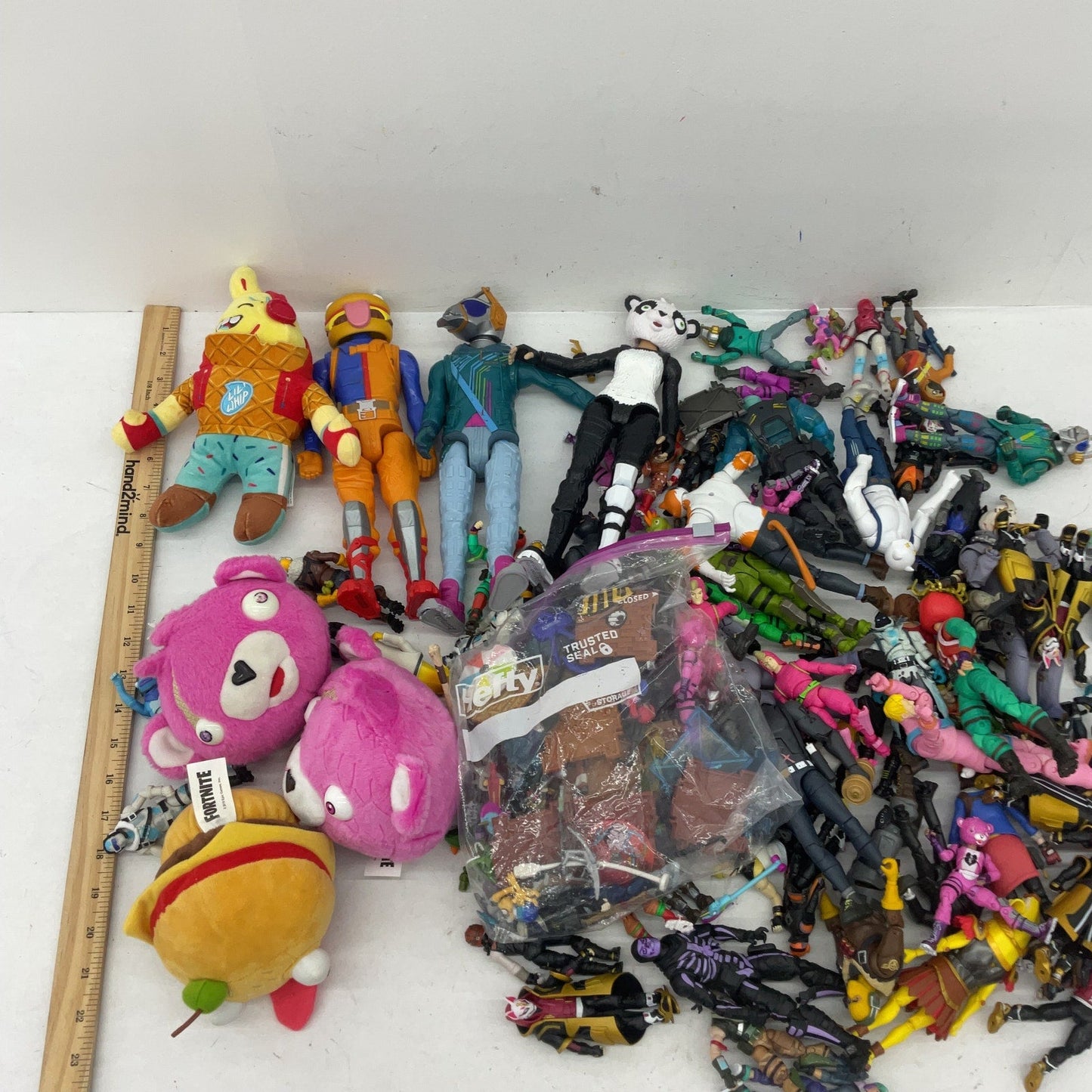 FORTNITE Mixed Loose 10 lbs Action Figure Collection - Preowned Character Toys - Warehouse Toys