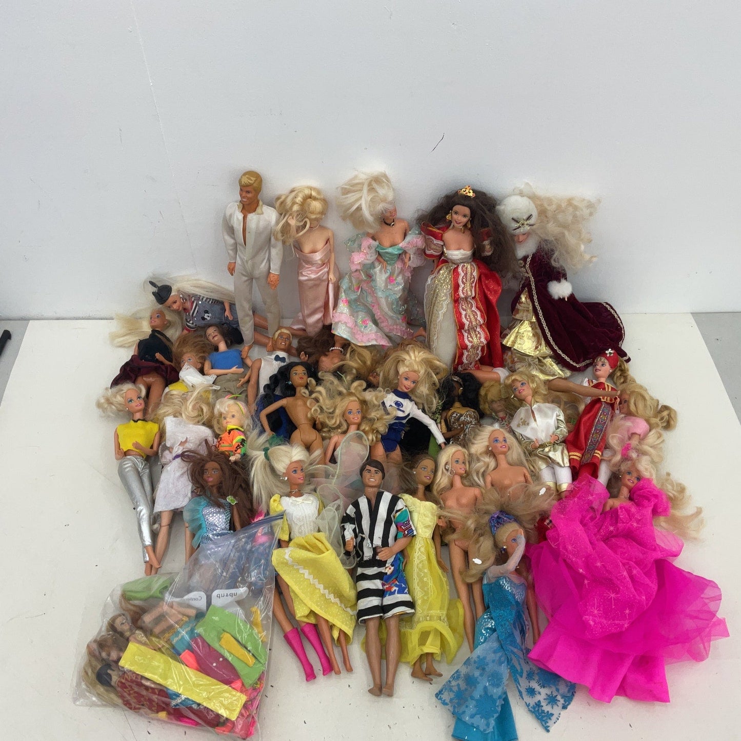 HUGE LOT 13 lbs Vintage Mattel Barbie Ken & Others Fashion Play Dolls Preowned - Warehouse Toys